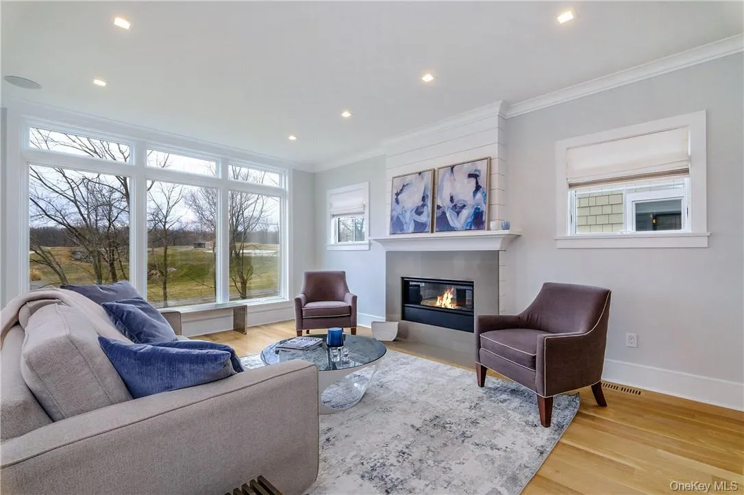 Floor to ceiling windows Floor to ceiling windows