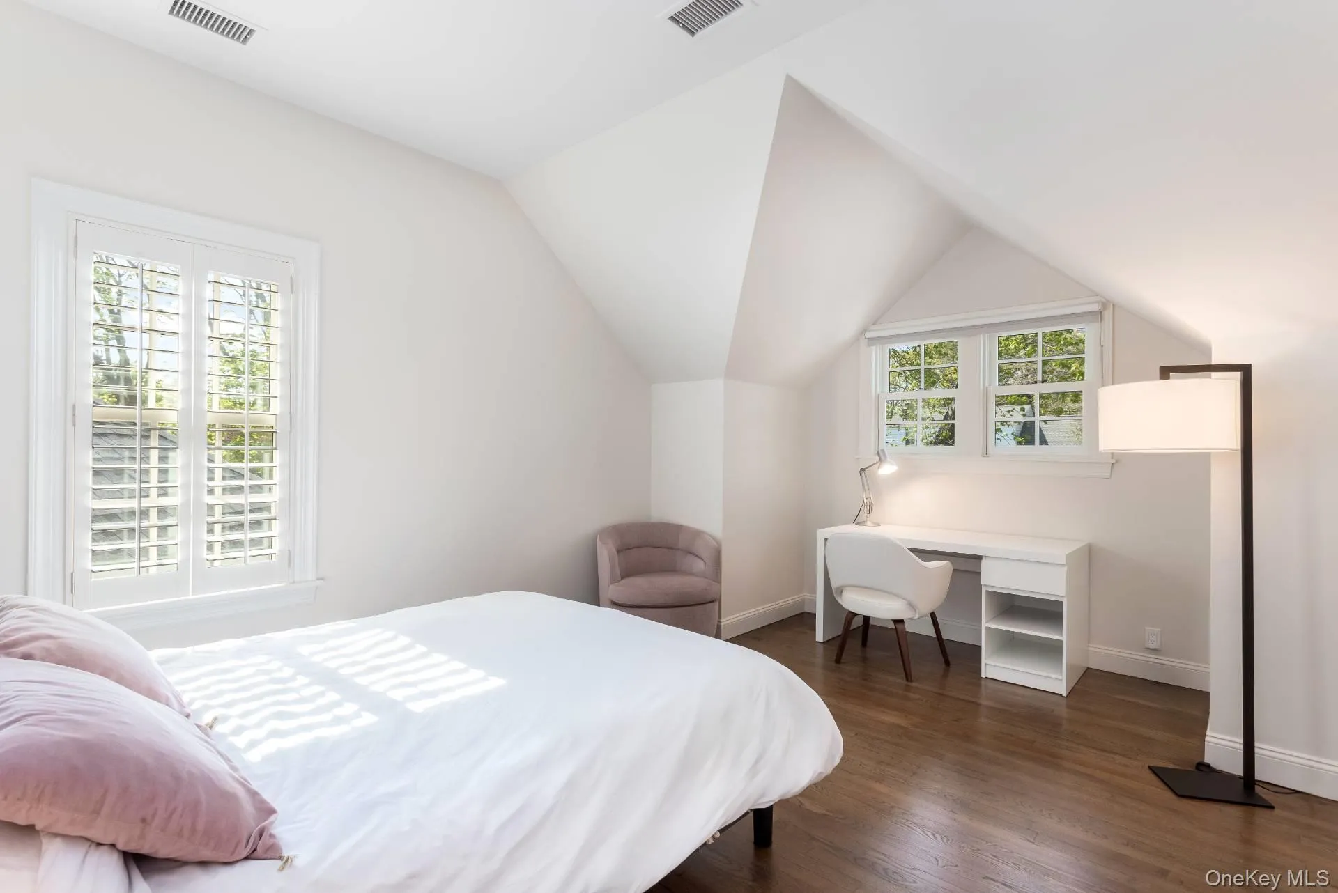 48 Sheppard Street, Southampton, NY, 5 Bedrooms Bedrooms, 9 Rooms Rooms,4 BathroomsBathrooms,Residential Lease,For Rent,Sheppard,0,980662 48 Sheppard Street, Southampton, NY, 5 Bedrooms Bedrooms, 9 Rooms Rooms,4 BathroomsBathrooms,Residential Lease,For Rent,Sheppard,0,980662