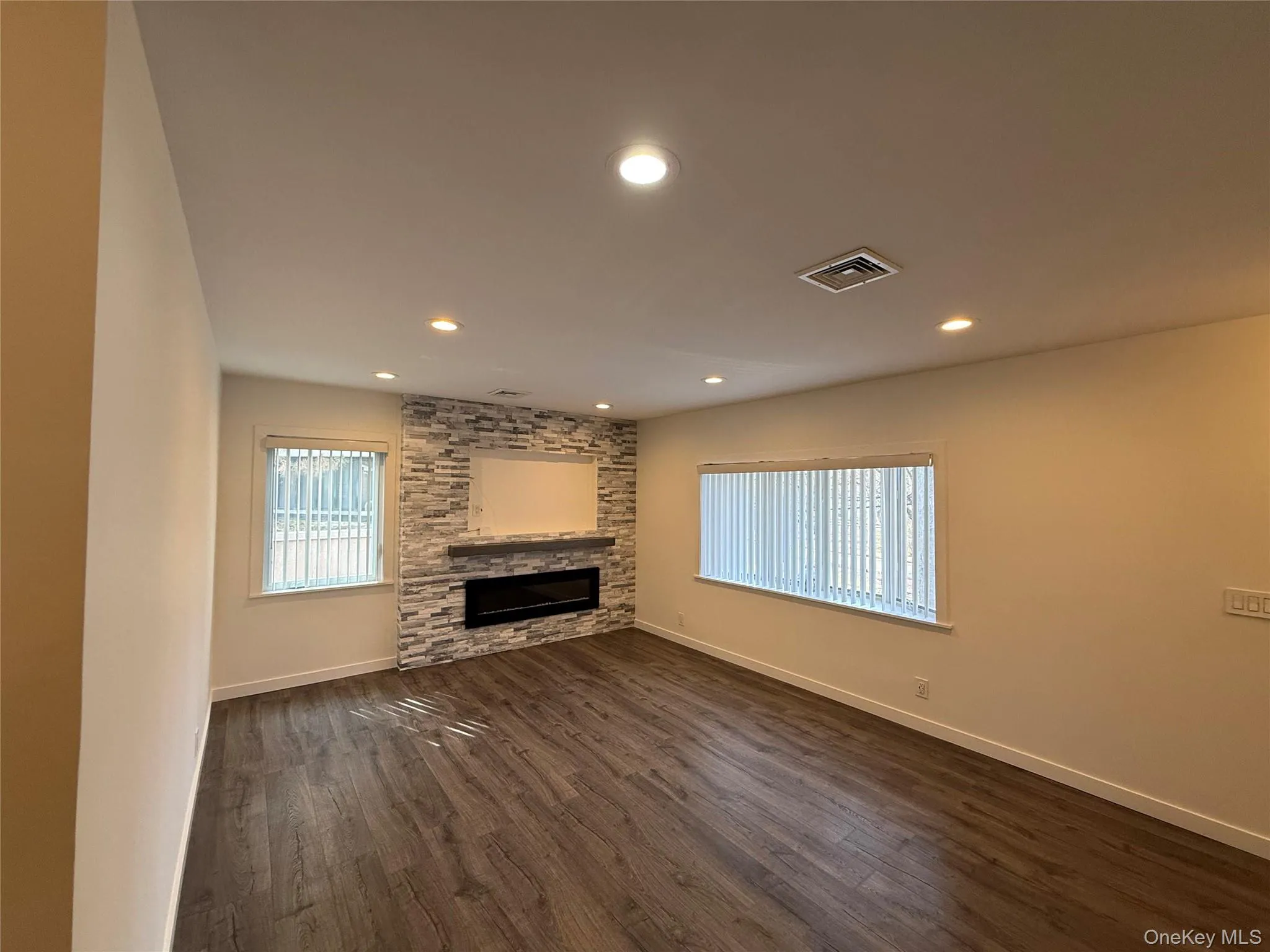 1090 Pelham Parkway, New York, NY, 3 Bedrooms Bedrooms, 5 Rooms Rooms,2 BathroomsBathrooms,Residential Lease,For Rent,Pelham,0,980686 1090 Pelham Parkway, New York, NY, 3 Bedrooms Bedrooms, 5 Rooms Rooms,2 BathroomsBathrooms,Residential Lease,For Rent,Pelham,0,980686