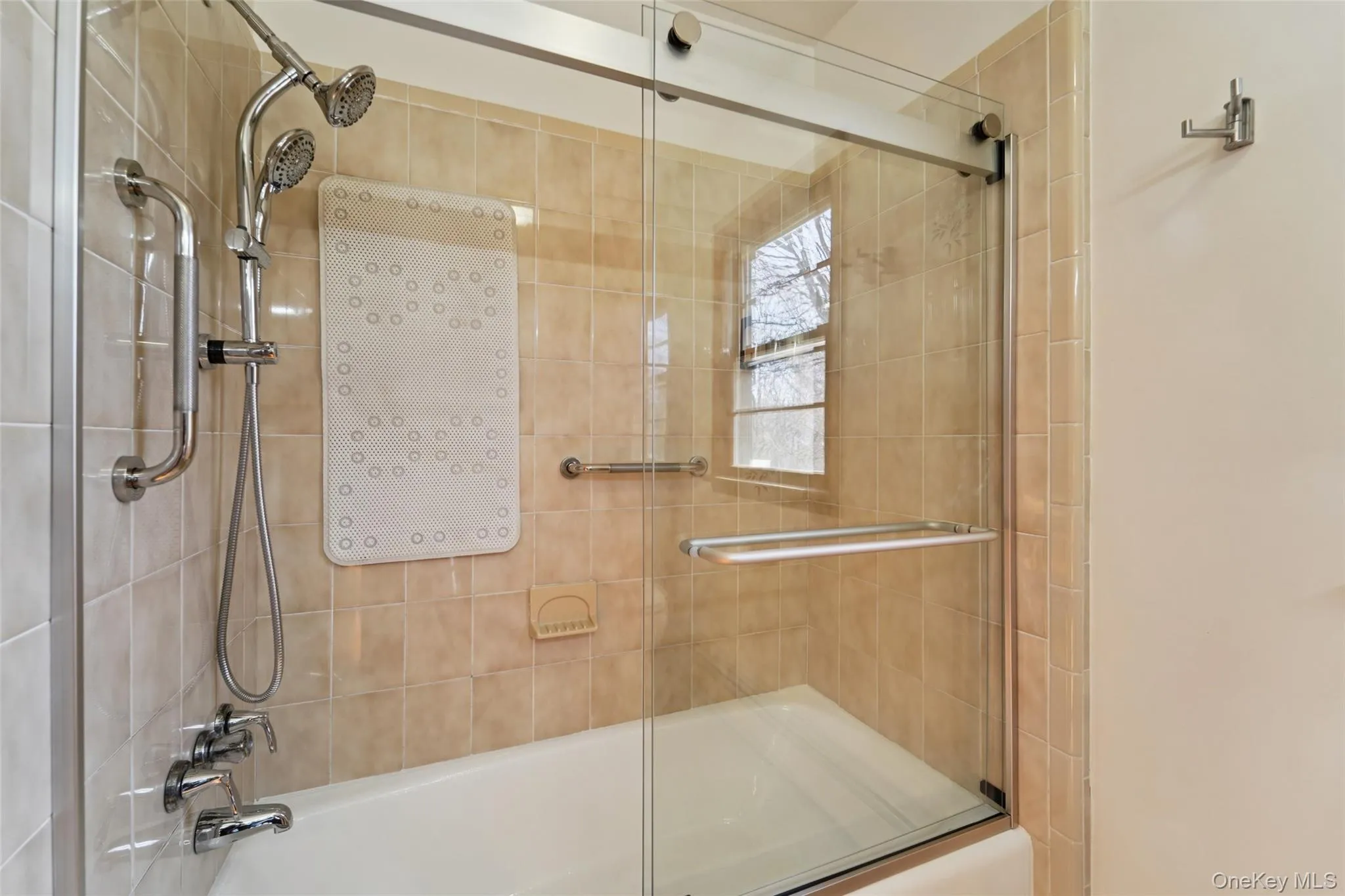 Upstairs full bathroom. Upstairs full bathroom.