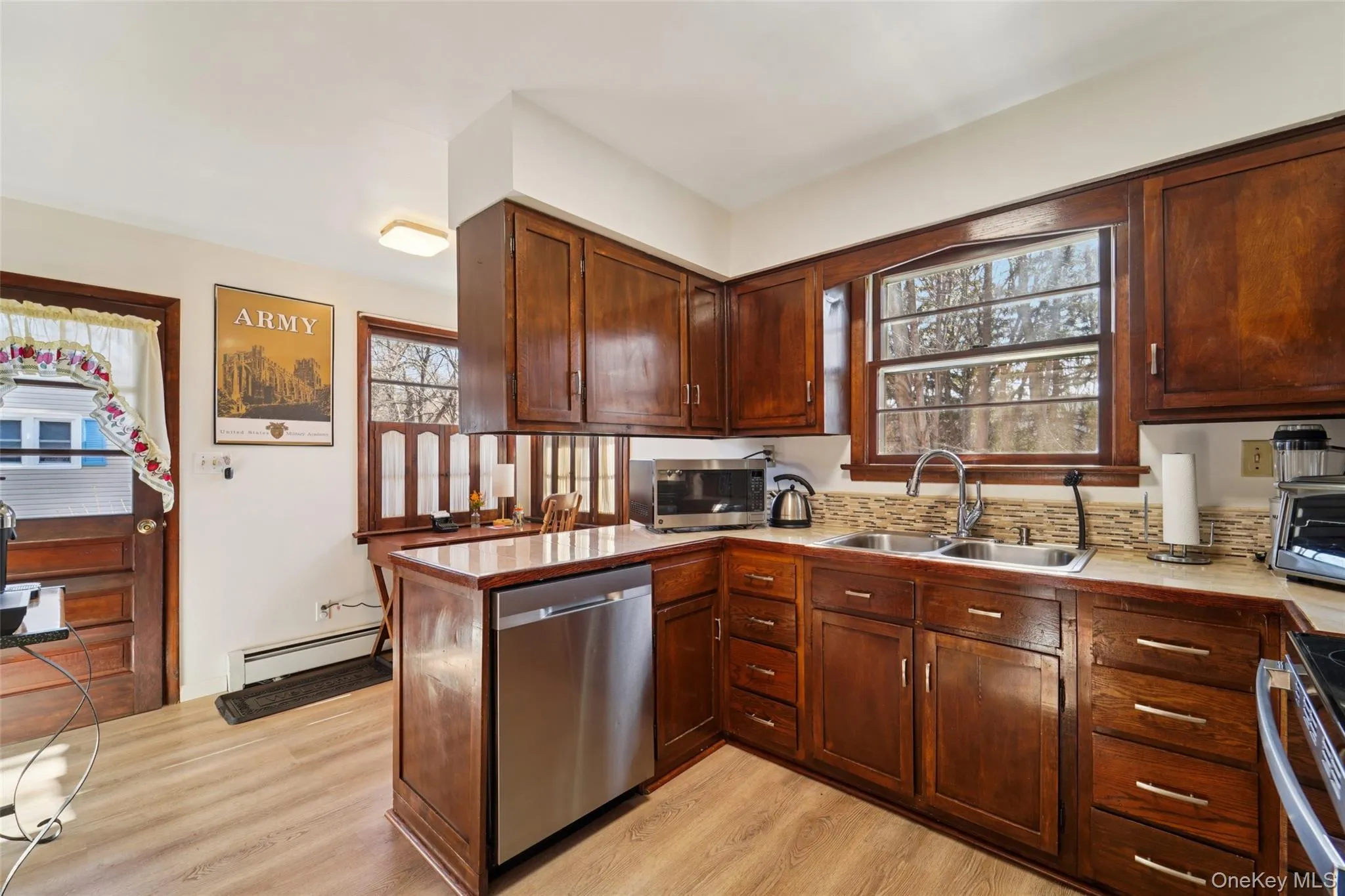 Eat-in kitchen. Eat-in kitchen.