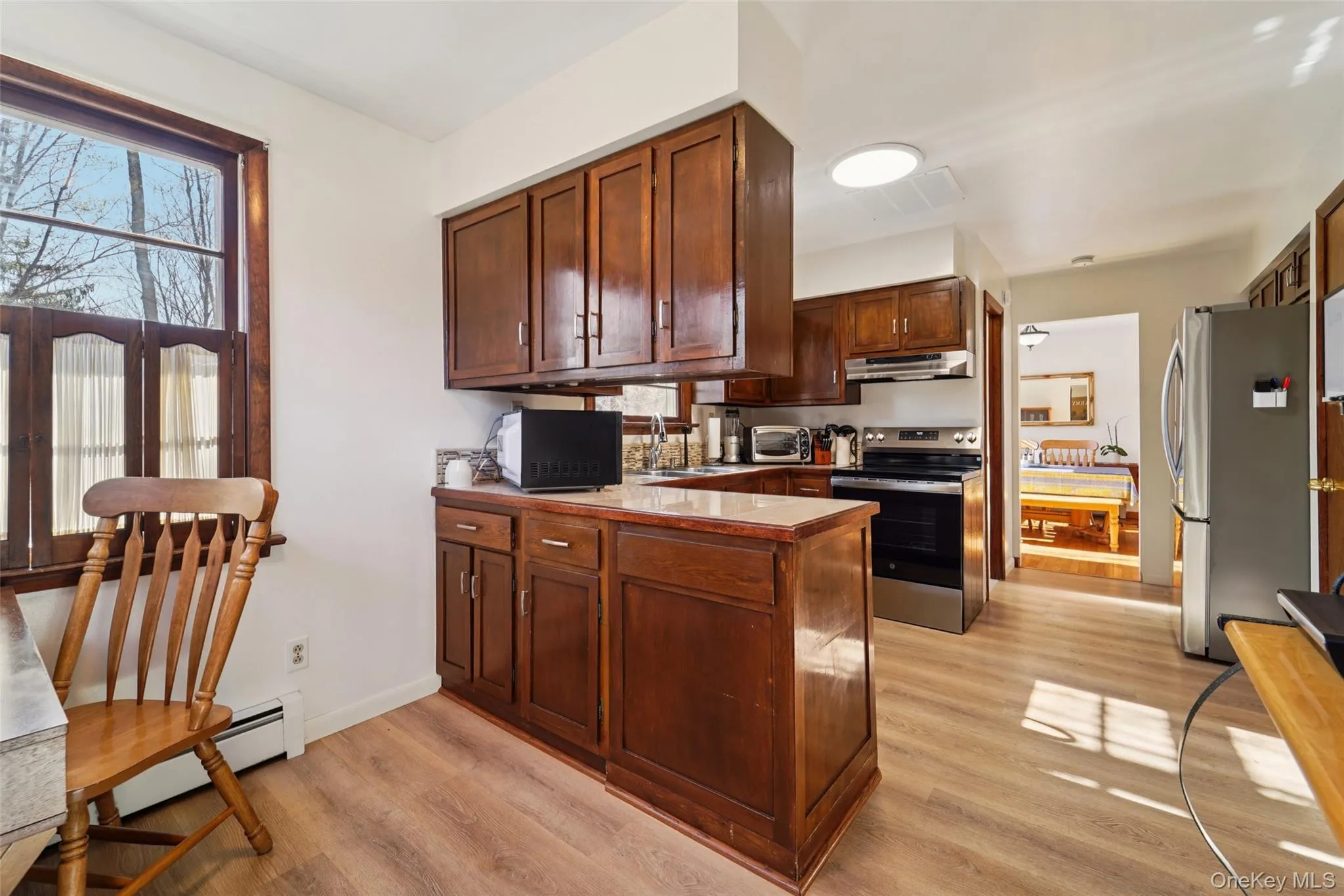 Eat-in kitchen. Eat-in kitchen.