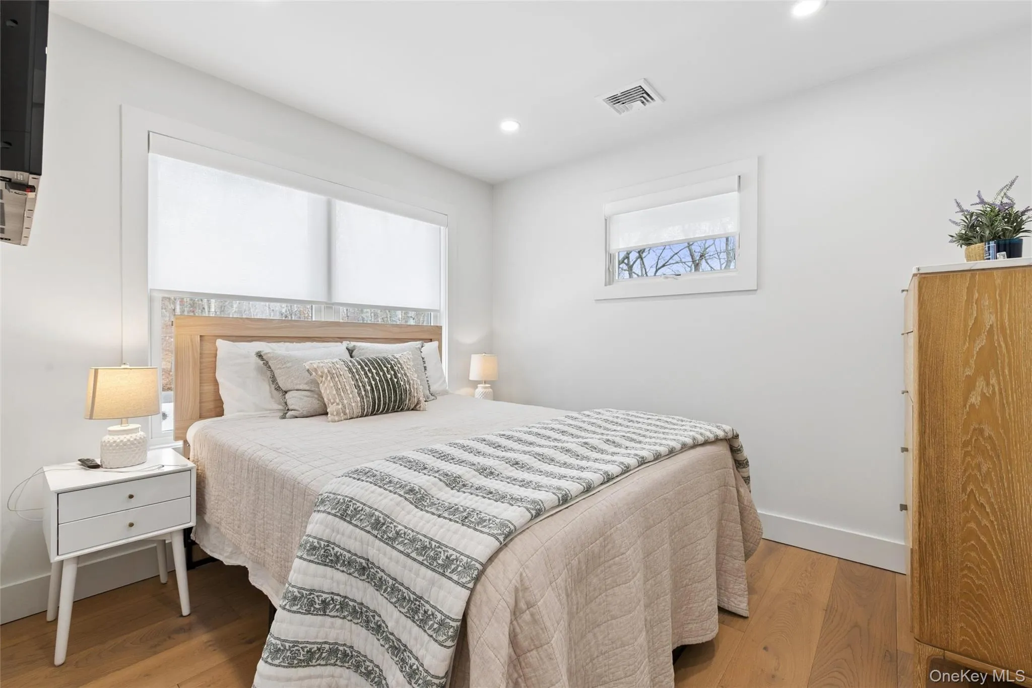 6 Landing Road, Southampton, NY, 4 Bedrooms Bedrooms, 6 Rooms Rooms,2 BathroomsBathrooms,Residential Lease,For Rent,Landing,0,980690 6 Landing Road, Southampton, NY, 4 Bedrooms Bedrooms, 6 Rooms Rooms,2 BathroomsBathrooms,Residential Lease,For Rent,Landing,0,980690