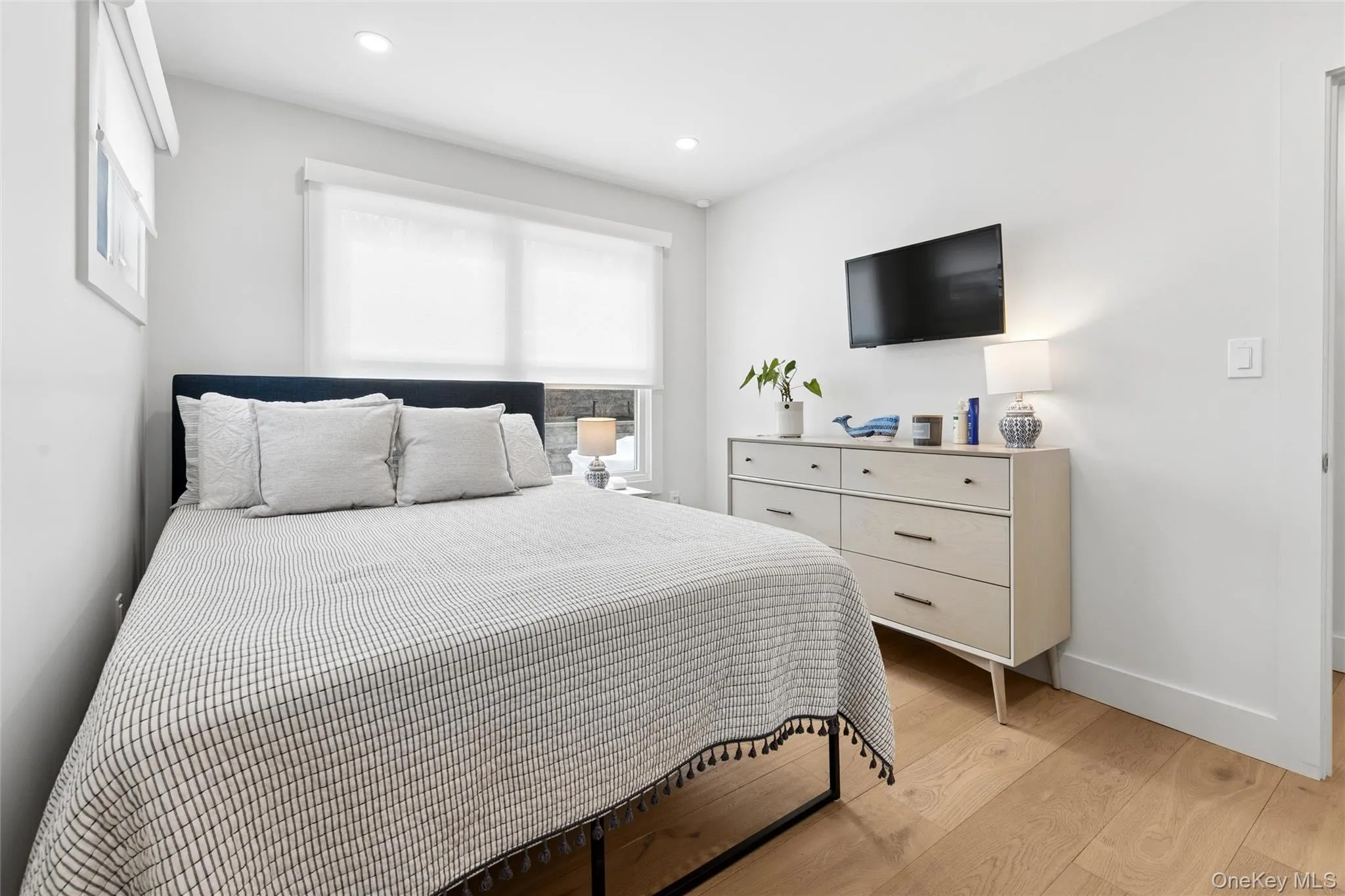 6 Landing Road, Southampton, NY, 4 Bedrooms Bedrooms, 6 Rooms Rooms,2 BathroomsBathrooms,Residential Lease,For Rent,Landing,0,980690 6 Landing Road, Southampton, NY, 4 Bedrooms Bedrooms, 6 Rooms Rooms,2 BathroomsBathrooms,Residential Lease,For Rent,Landing,0,980690