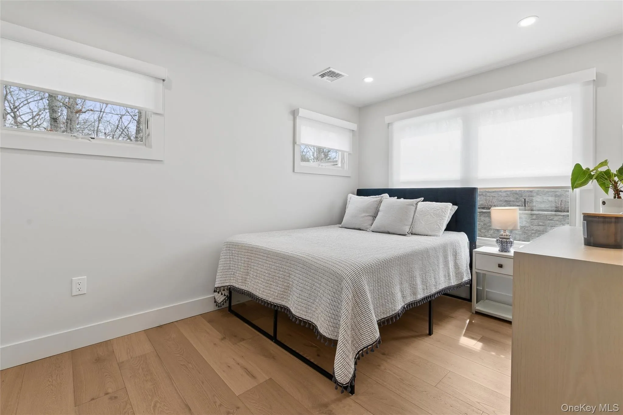 6 Landing Road, Southampton, NY, 4 Bedrooms Bedrooms, 6 Rooms Rooms,2 BathroomsBathrooms,Residential Lease,For Rent,Landing,0,980690 6 Landing Road, Southampton, NY, 4 Bedrooms Bedrooms, 6 Rooms Rooms,2 BathroomsBathrooms,Residential Lease,For Rent,Landing,0,980690
