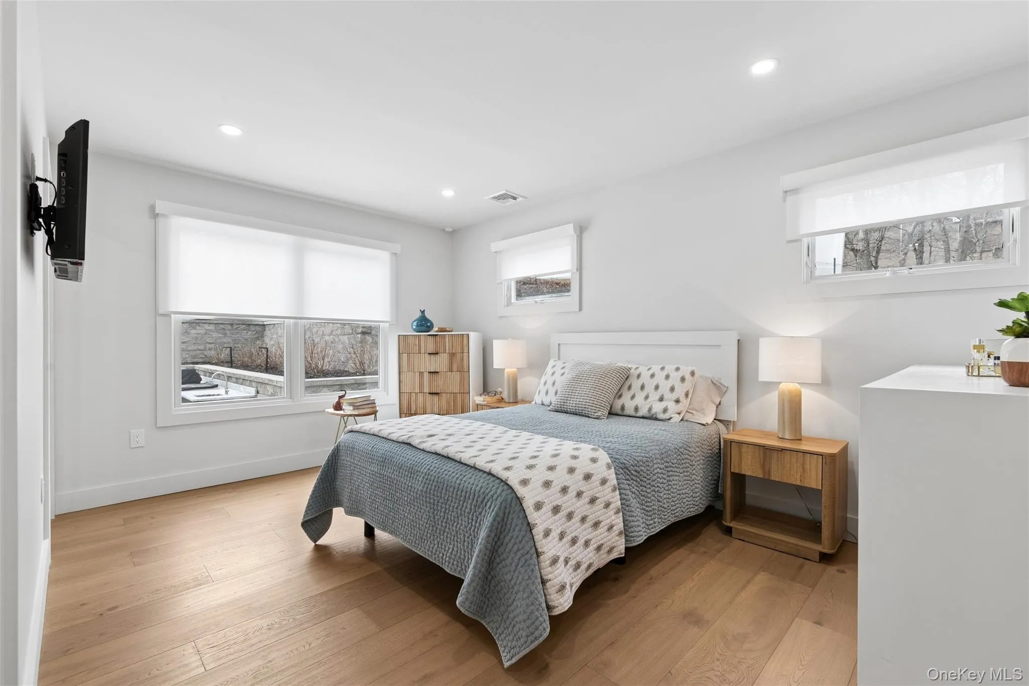 6 Landing Road, Southampton, NY, 4 Bedrooms Bedrooms, 6 Rooms Rooms,2 BathroomsBathrooms,Residential Lease,For Rent,Landing,0,980690 6 Landing Road, Southampton, NY, 4 Bedrooms Bedrooms, 6 Rooms Rooms,2 BathroomsBathrooms,Residential Lease,For Rent,Landing,0,980690