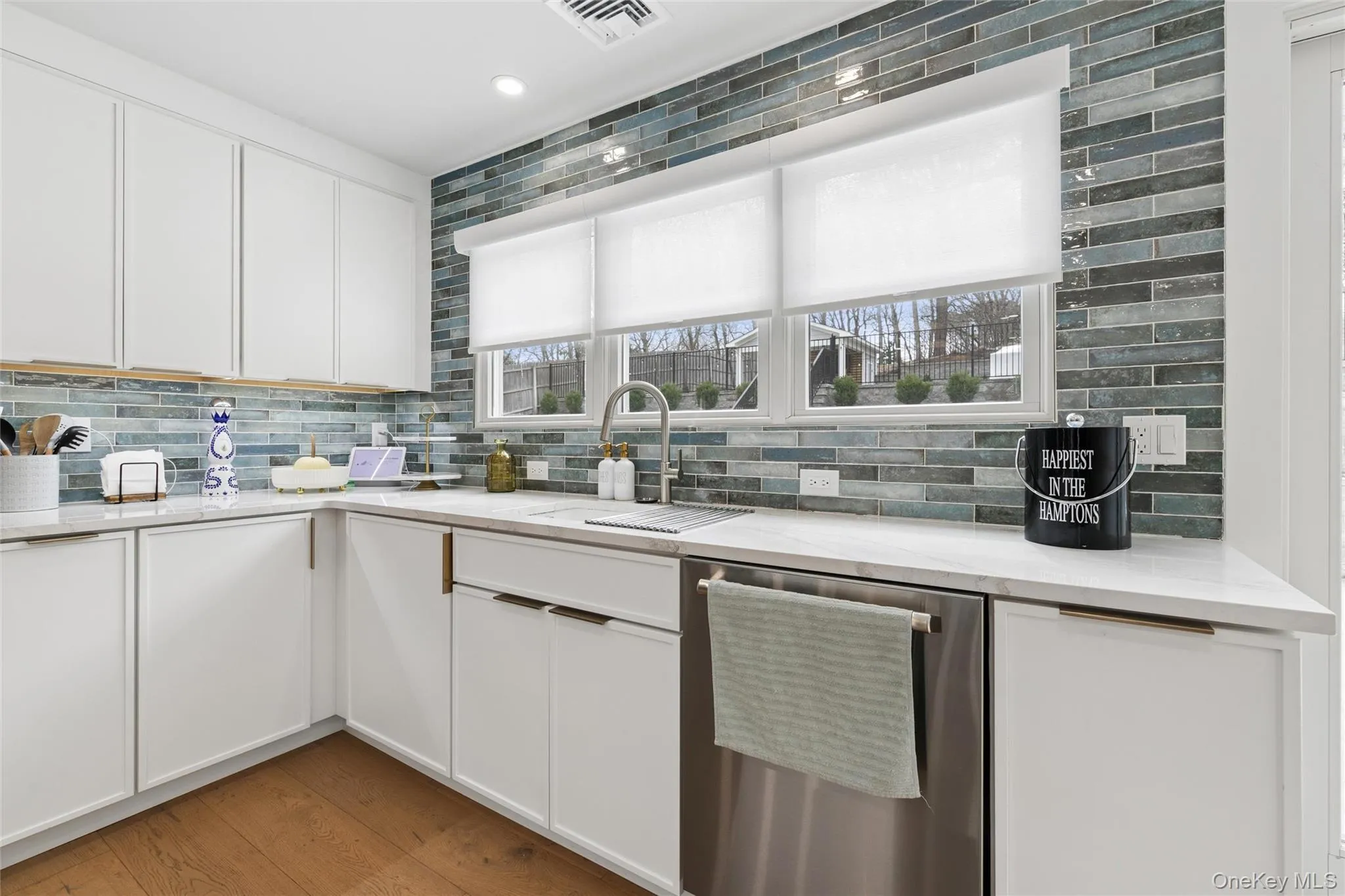 6 Landing Road, Southampton, NY, 4 Bedrooms Bedrooms, 6 Rooms Rooms,2 BathroomsBathrooms,Residential Lease,For Rent,Landing,0,980690 6 Landing Road, Southampton, NY, 4 Bedrooms Bedrooms, 6 Rooms Rooms,2 BathroomsBathrooms,Residential Lease,For Rent,Landing,0,980690