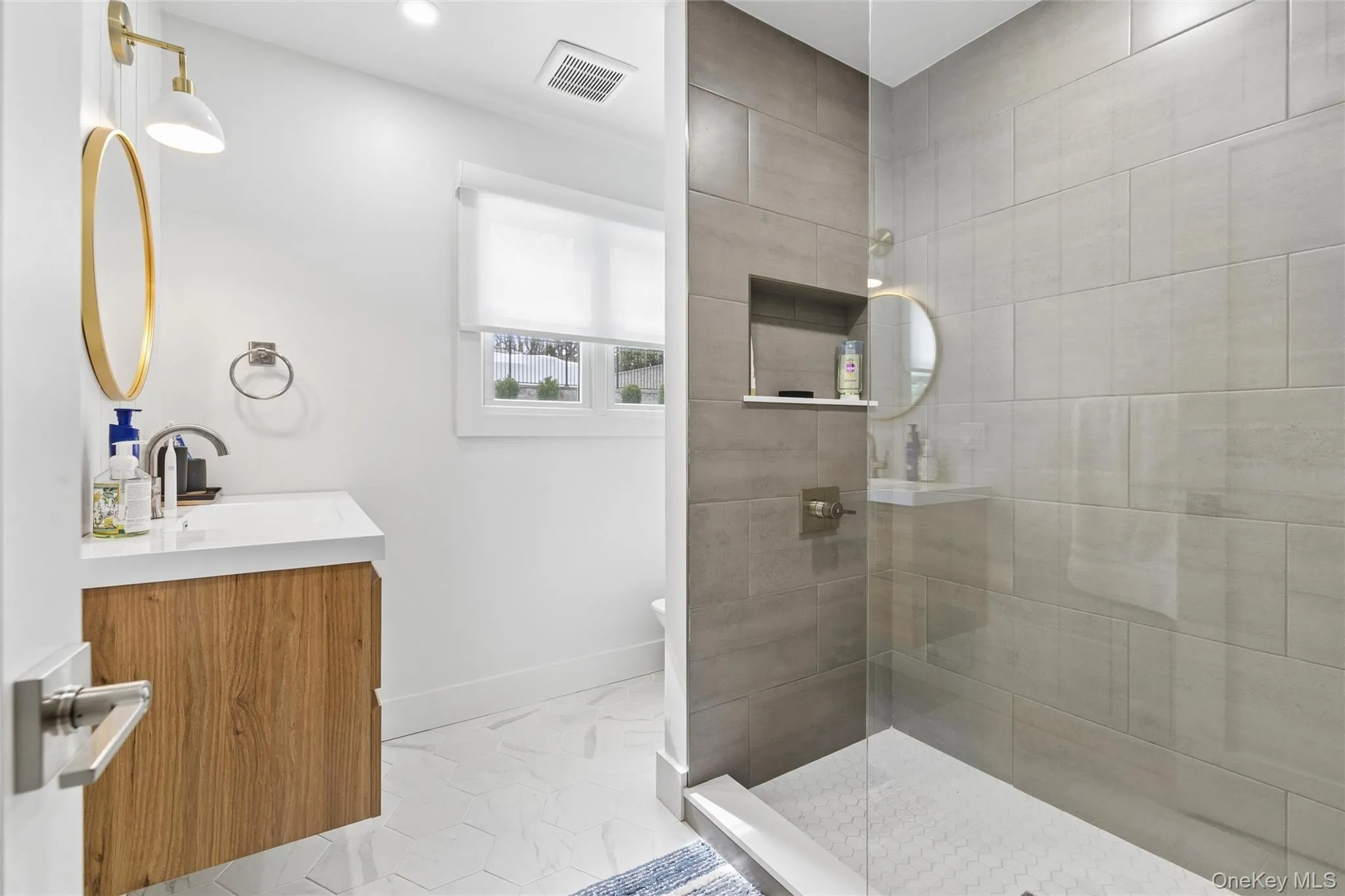 6 Landing Road, Southampton, NY, 4 Bedrooms Bedrooms, 6 Rooms Rooms,2 BathroomsBathrooms,Residential Lease,For Rent,Landing,0,980690 6 Landing Road, Southampton, NY, 4 Bedrooms Bedrooms, 6 Rooms Rooms,2 BathroomsBathrooms,Residential Lease,For Rent,Landing,0,980690