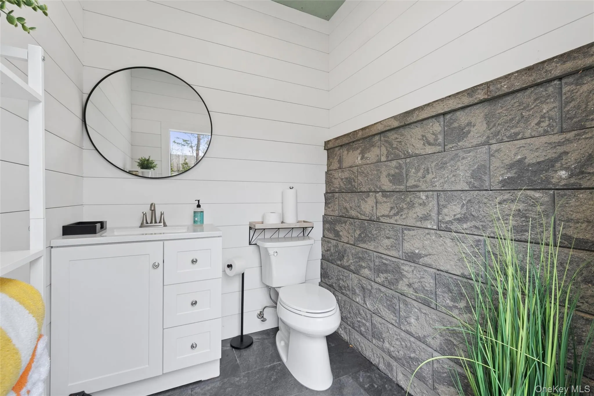 6 Landing Road, Southampton, NY, 4 Bedrooms Bedrooms, 6 Rooms Rooms,2 BathroomsBathrooms,Residential Lease,For Rent,Landing,0,980690 6 Landing Road, Southampton, NY, 4 Bedrooms Bedrooms, 6 Rooms Rooms,2 BathroomsBathrooms,Residential Lease,For Rent,Landing,0,980690