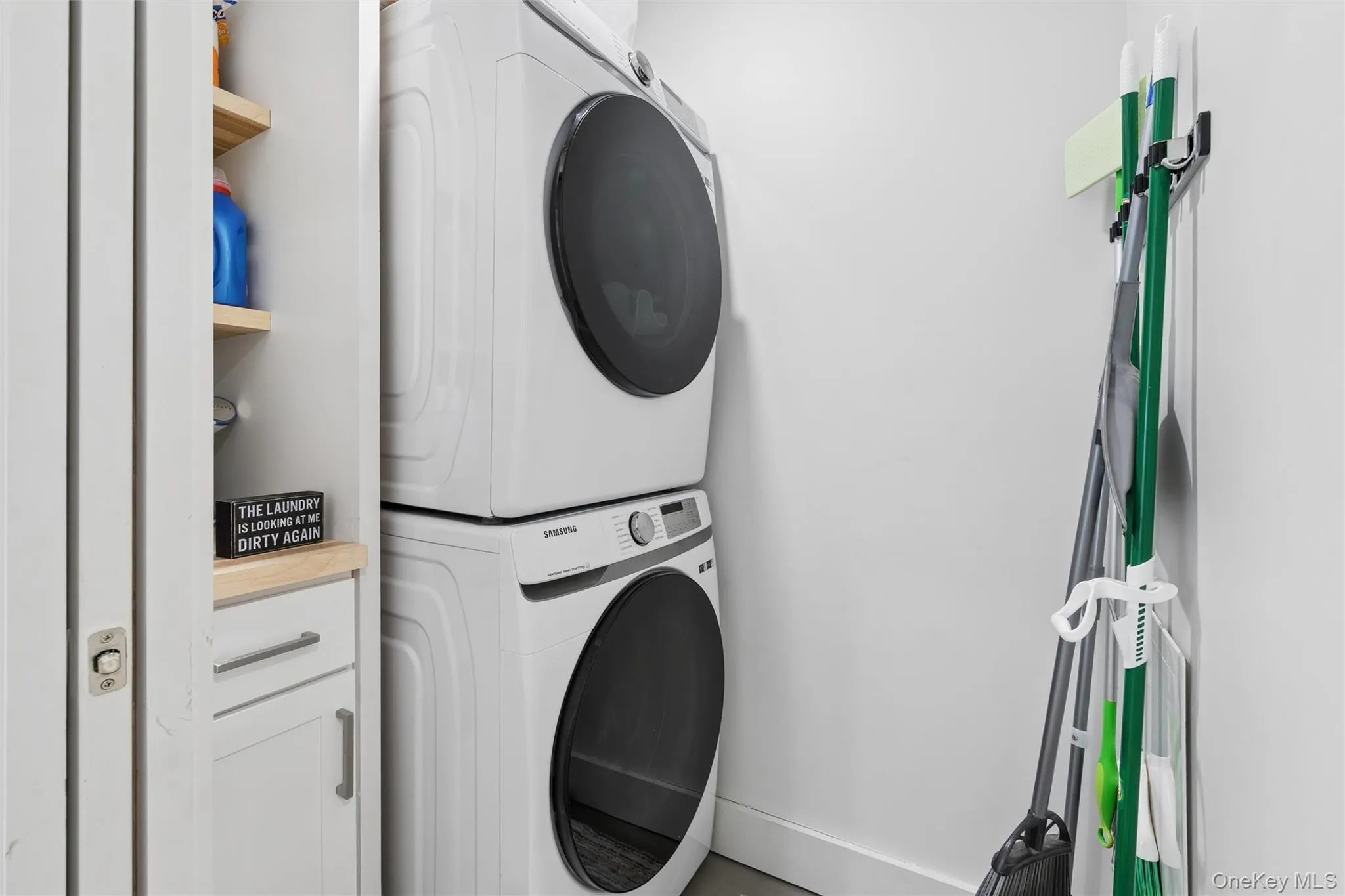 6 Landing Road, Southampton, NY, 4 Bedrooms Bedrooms, 6 Rooms Rooms,2 BathroomsBathrooms,Residential Lease,For Rent,Landing,0,980690 6 Landing Road, Southampton, NY, 4 Bedrooms Bedrooms, 6 Rooms Rooms,2 BathroomsBathrooms,Residential Lease,For Rent,Landing,0,980690