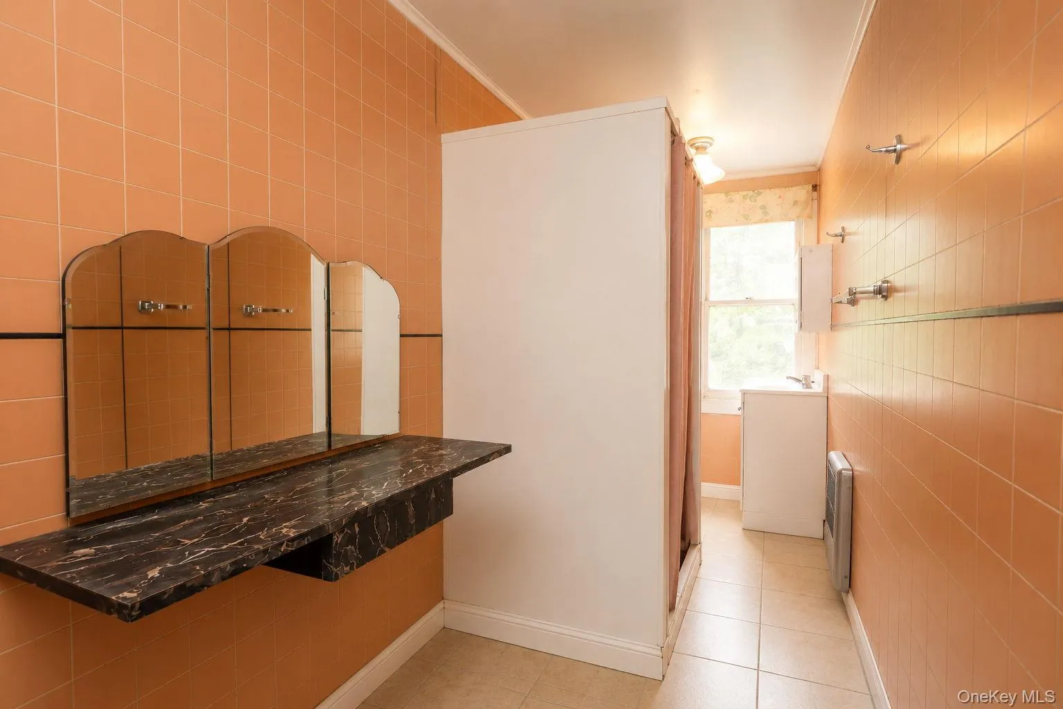 Full bathroom Full bathroom