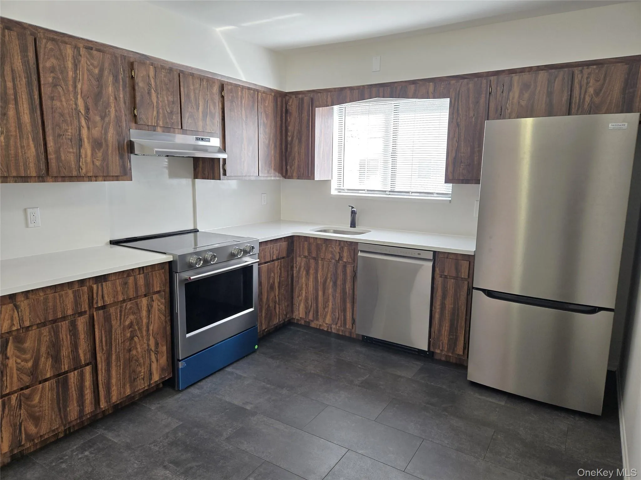 Eat-in kitchen Eat-in kitchen