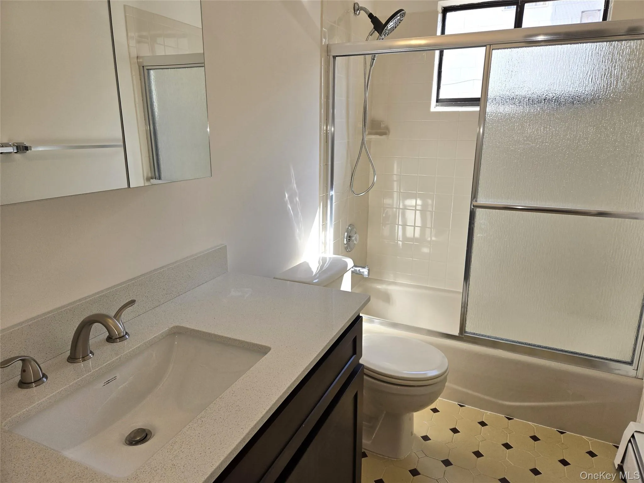 74 Ashwood Road, North Hempstead, NY, 3 Bedrooms Bedrooms, 6 Rooms Rooms,1 BathroomBathrooms,Residential Lease,For Rent,Ashwood,0,980701 74 Ashwood Road, North Hempstead, NY, 3 Bedrooms Bedrooms, 6 Rooms Rooms,1 BathroomBathrooms,Residential Lease,For Rent,Ashwood,0,980701