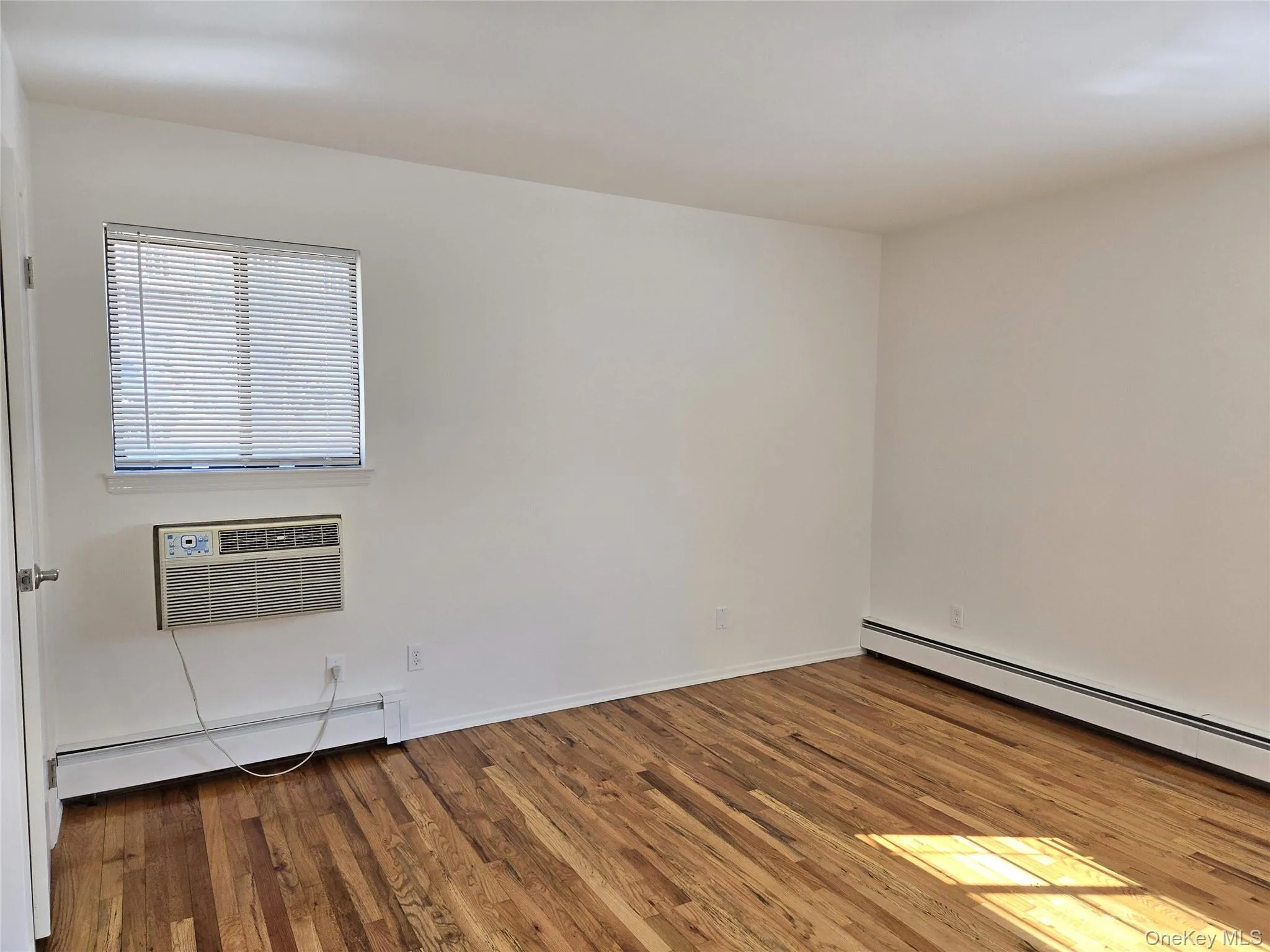 74 Ashwood Road, North Hempstead, NY, 3 Bedrooms Bedrooms, 6 Rooms Rooms,1 BathroomBathrooms,Residential Lease,For Rent,Ashwood,0,980701 74 Ashwood Road, North Hempstead, NY, 3 Bedrooms Bedrooms, 6 Rooms Rooms,1 BathroomBathrooms,Residential Lease,For Rent,Ashwood,0,980701