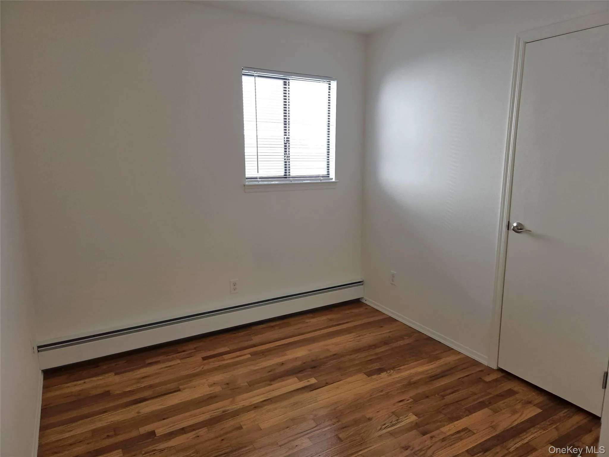 74 Ashwood Road, North Hempstead, NY, 3 Bedrooms Bedrooms, 6 Rooms Rooms,1 BathroomBathrooms,Residential Lease,For Rent,Ashwood,0,980701 74 Ashwood Road, North Hempstead, NY, 3 Bedrooms Bedrooms, 6 Rooms Rooms,1 BathroomBathrooms,Residential Lease,For Rent,Ashwood,0,980701