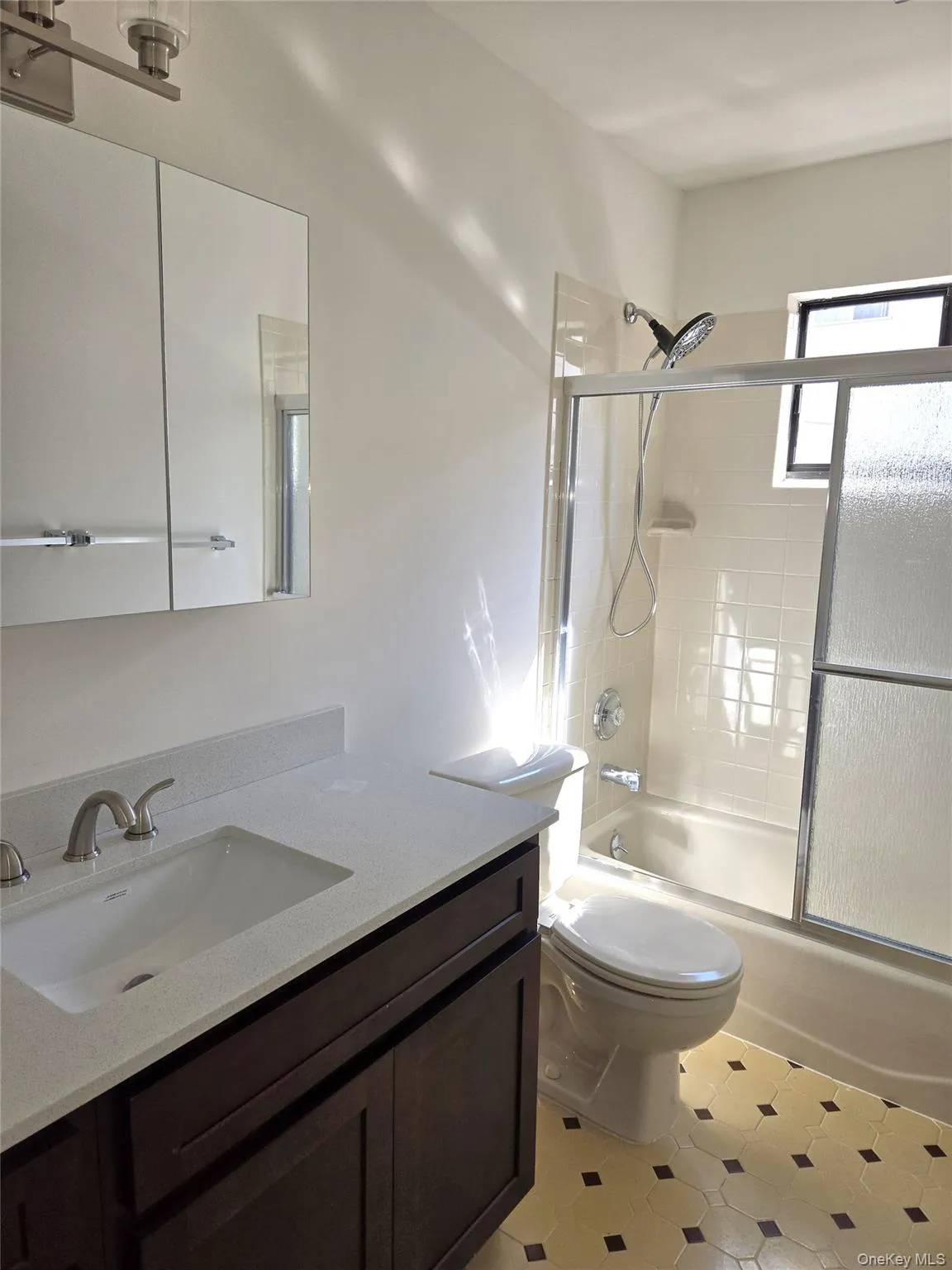 74 Ashwood Road, North Hempstead, NY, 3 Bedrooms Bedrooms, 6 Rooms Rooms,1 BathroomBathrooms,Residential Lease,For Rent,Ashwood,0,980701 74 Ashwood Road, North Hempstead, NY, 3 Bedrooms Bedrooms, 6 Rooms Rooms,1 BathroomBathrooms,Residential Lease,For Rent,Ashwood,0,980701