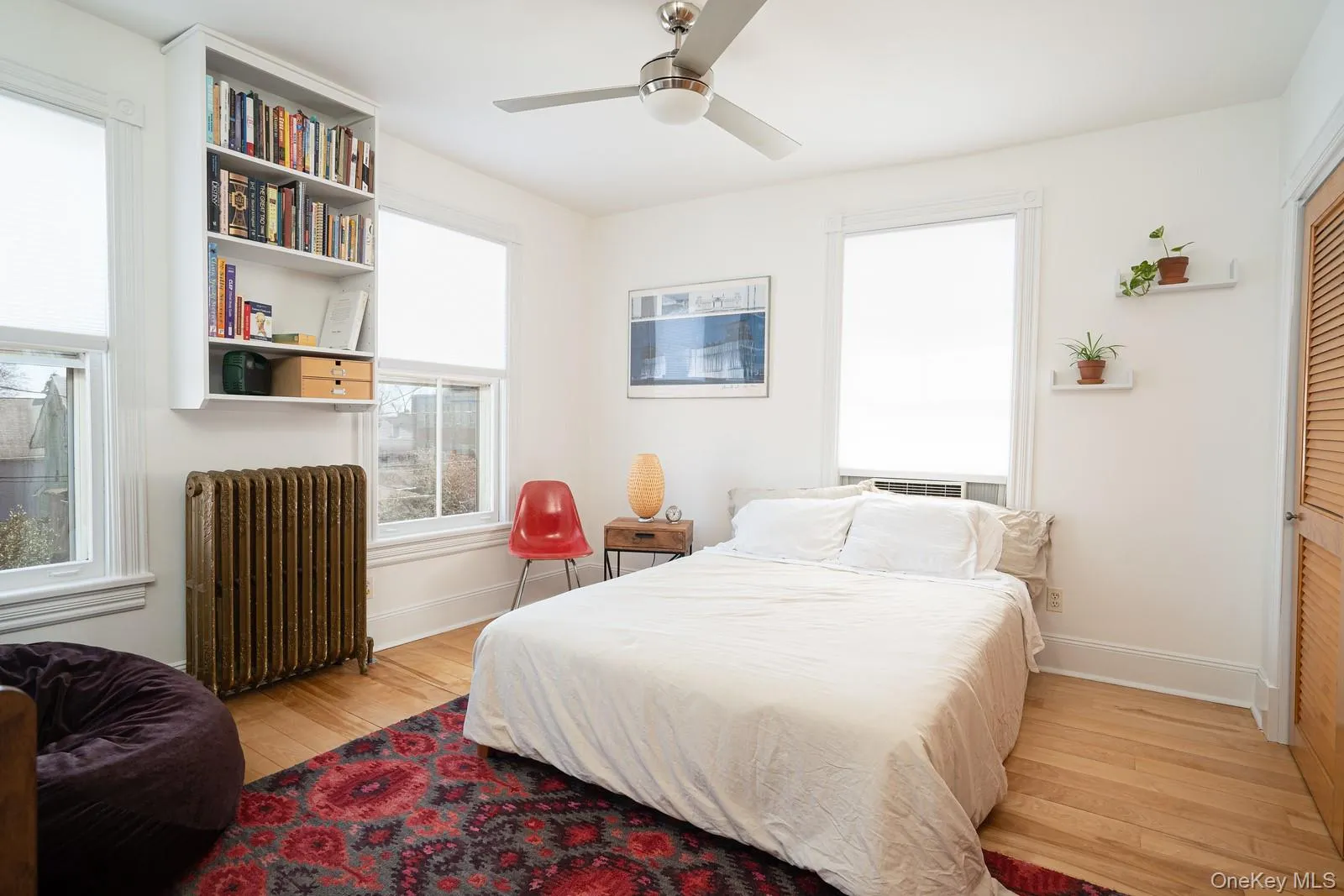 Bed#1 on main floor Bed#1 on main floor