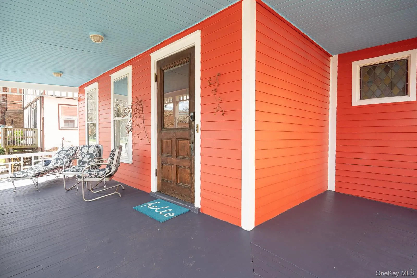 Shared entrance for two apartments Shared entrance for two apartments