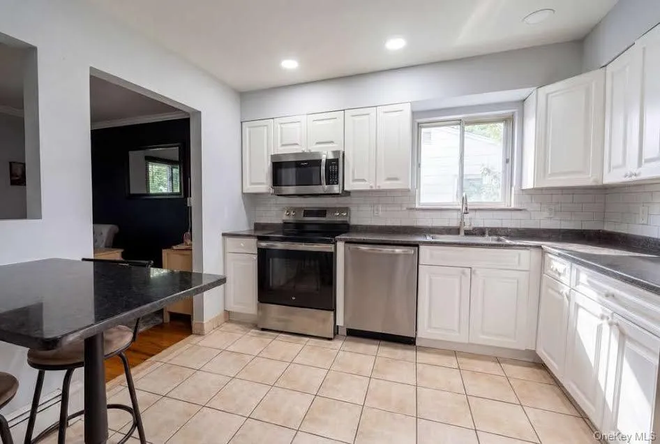 26 Inwood Road, North Hempstead, NY, 3 Bedrooms Bedrooms, 6 Rooms Rooms,1 BathroomBathrooms,Residential Lease,For Rent,Inwood,0,980723 26 Inwood Road, North Hempstead, NY, 3 Bedrooms Bedrooms, 6 Rooms Rooms,1 BathroomBathrooms,Residential Lease,For Rent,Inwood,0,980723