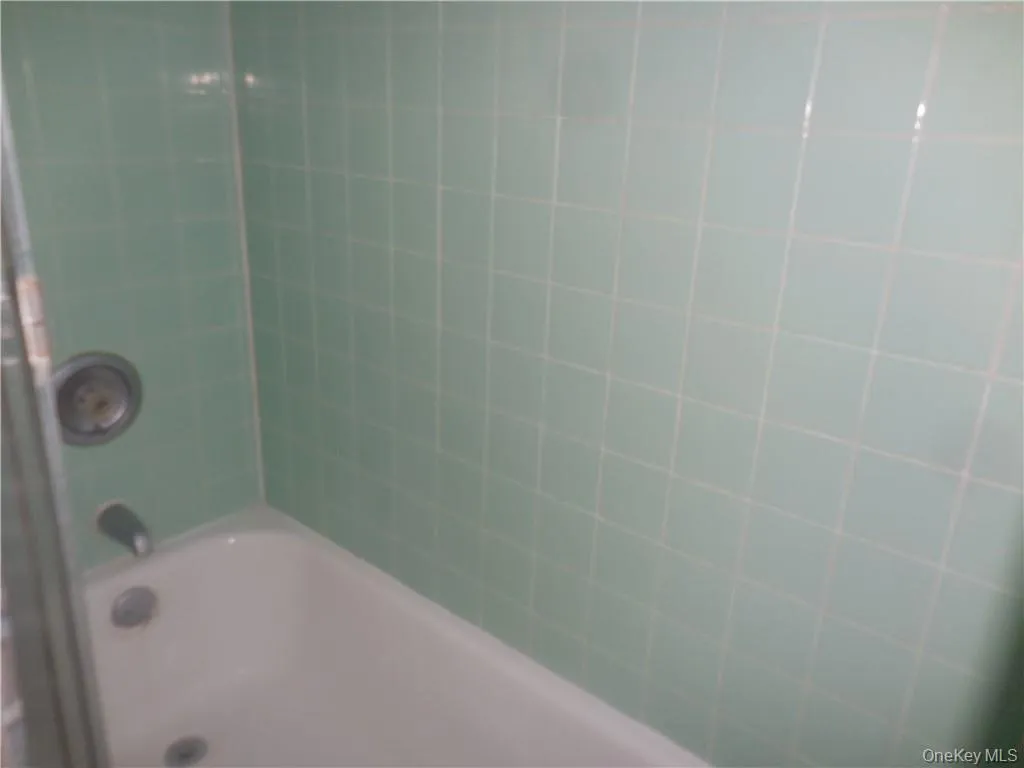 Bathroom with tiled shower / bath combo Bathroom with tiled shower / bath combo