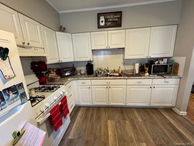 223 Hudson Street, Cornwall, NY, 3 Bedrooms Bedrooms, 5 Rooms Rooms,1 BathroomBathrooms,Residential Lease,For Rent,Hudson,0,980734 223 Hudson Street, Cornwall, NY, 3 Bedrooms Bedrooms, 5 Rooms Rooms,1 BathroomBathrooms,Residential Lease,For Rent,Hudson,0,980734