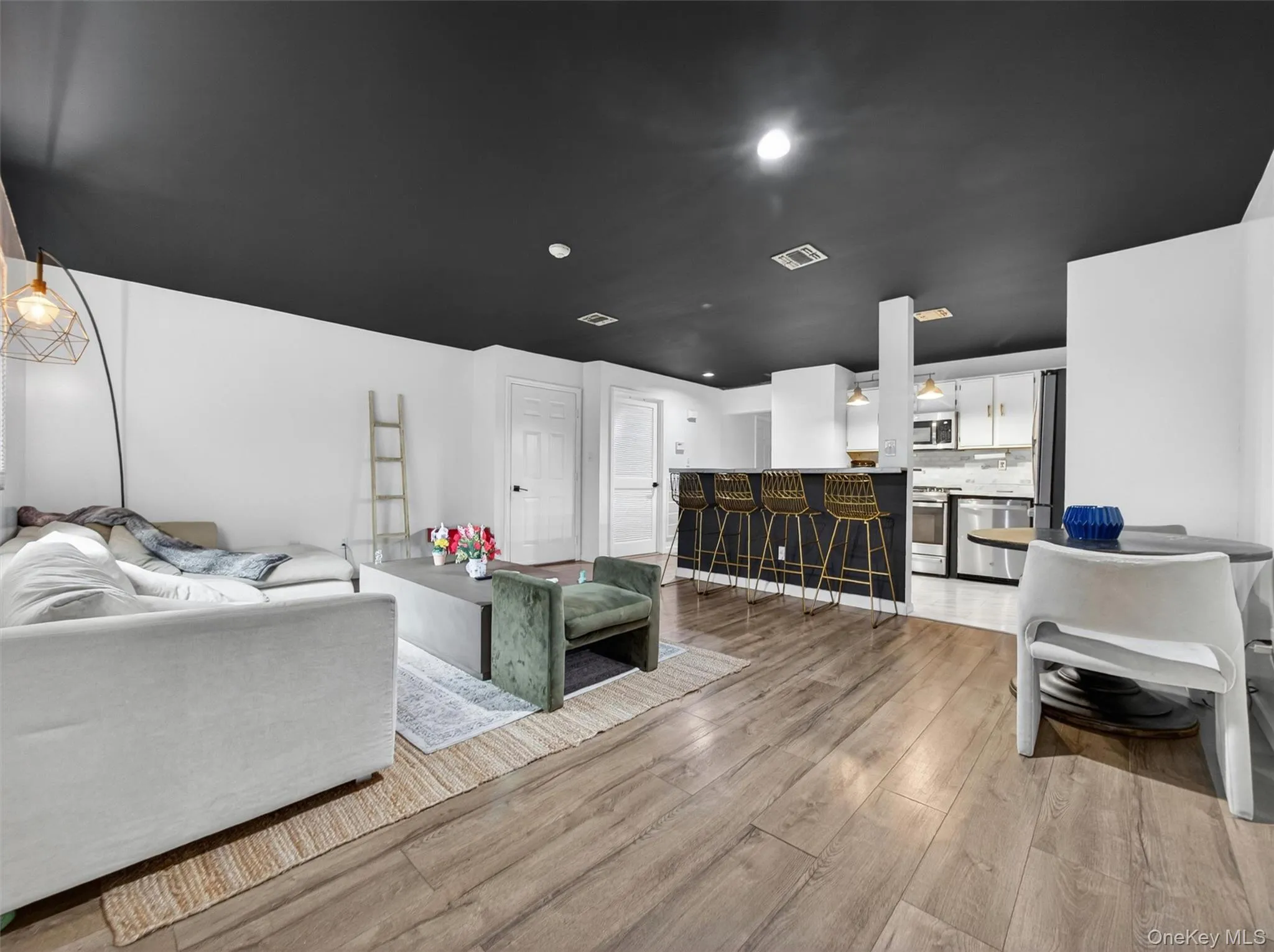 8 Klint Court, Clarkstown, NY, 2 Bedrooms Bedrooms, 4 Rooms Rooms,1 BathroomBathrooms,Residential,For Rent,Klint,0,980832 8 Klint Court, Clarkstown, NY, 2 Bedrooms Bedrooms, 4 Rooms Rooms,1 BathroomBathrooms,Residential,For Rent,Klint,0,980832