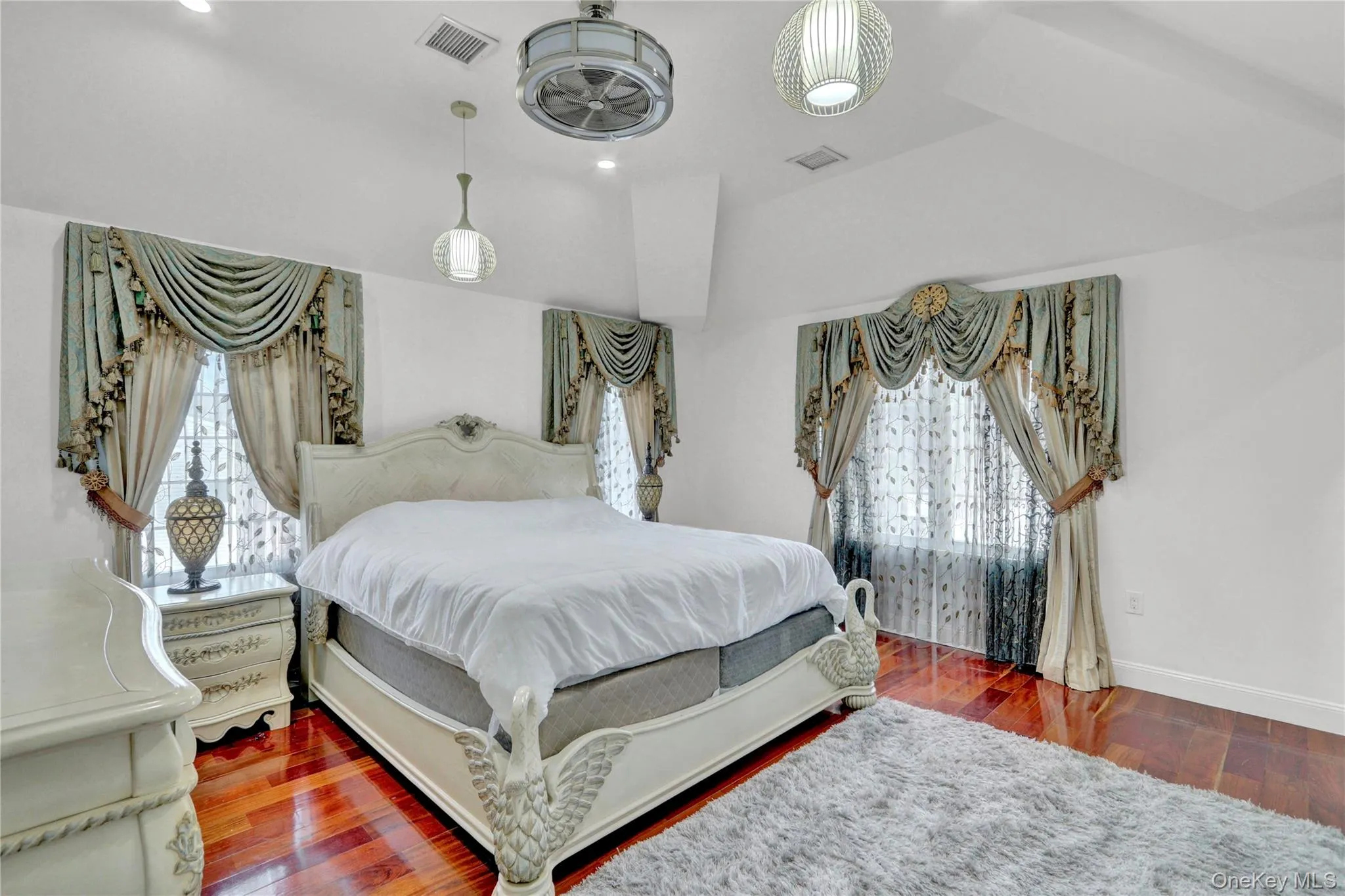 120 Majestic Drive, Huntington, NY, 8 Bedrooms Bedrooms, 21 Rooms Rooms,9 BathroomsBathrooms,Residential Lease,For Rent,Majestic,0,980840 120 Majestic Drive, Huntington, NY, 8 Bedrooms Bedrooms, 21 Rooms Rooms,9 BathroomsBathrooms,Residential Lease,For Rent,Majestic,0,980840