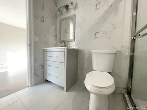 Master Bathroom /Vanity Master Bathroom /Vanity