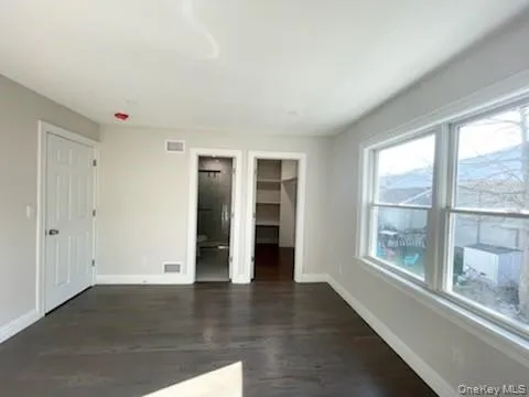 Master Bedroom w/Bathroom Master Bedroom w/Bathroom