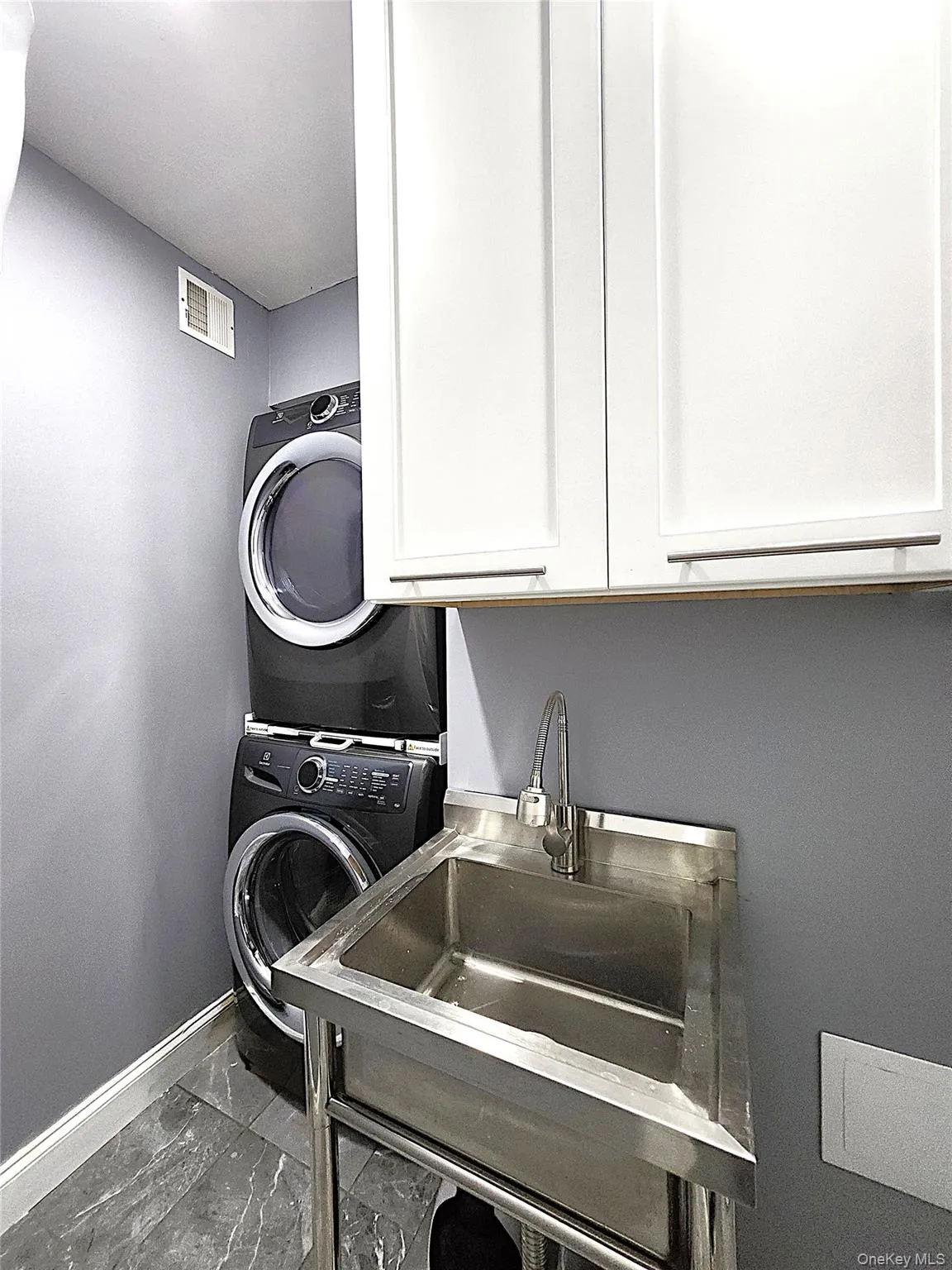 5 Anastasia Court, Blooming Grove, NY, 3 Bedrooms Bedrooms, 7 Rooms Rooms,2 BathroomsBathrooms,Residential,For Rent,Anastasia,0,980856 5 Anastasia Court, Blooming Grove, NY, 3 Bedrooms Bedrooms, 7 Rooms Rooms,2 BathroomsBathrooms,Residential,For Rent,Anastasia,0,980856