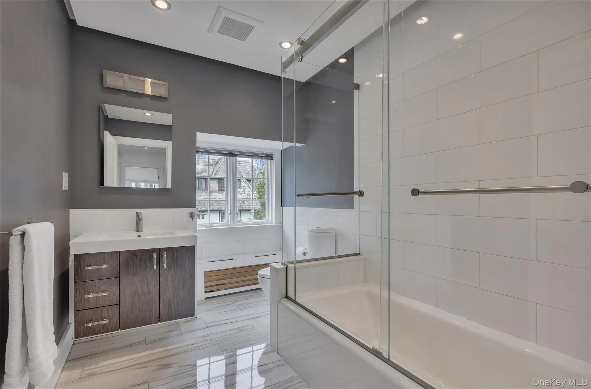 42 Tanglewylde Avenue, Eastchester, NY, 4 Bedrooms Bedrooms, 8 Rooms Rooms,3 BathroomsBathrooms,Residential Lease,For Rent,Tanglewylde,0,980896 42 Tanglewylde Avenue, Eastchester, NY, 4 Bedrooms Bedrooms, 8 Rooms Rooms,3 BathroomsBathrooms,Residential Lease,For Rent,Tanglewylde,0,980896