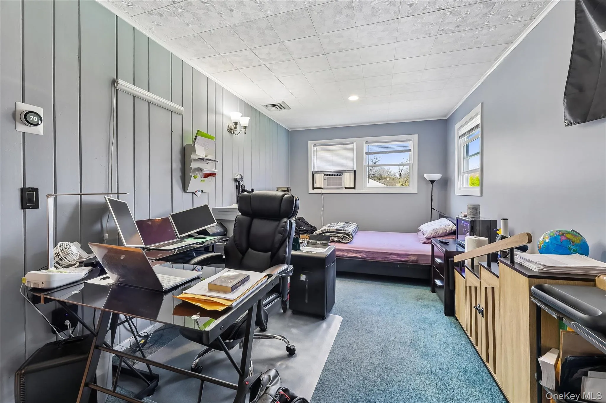 Bonus room, office or guess room. Bonus room, office or guess room.