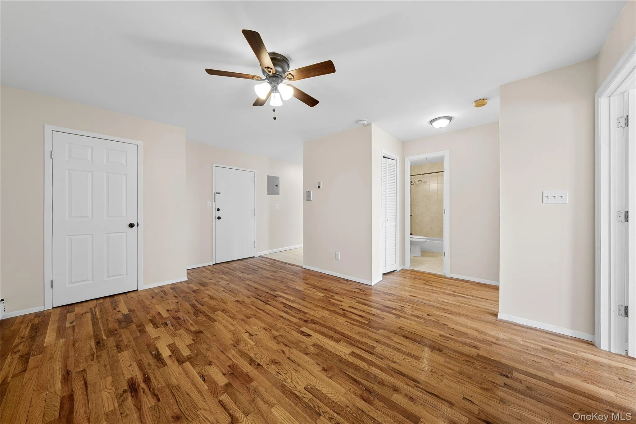 410 Jericho Turnpike, North Hempstead, NY, 2 Bedrooms Bedrooms, 5 Rooms Rooms,1 BathroomBathrooms,Residential Lease,For Rent,Jericho,0,980901 410 Jericho Turnpike, North Hempstead, NY, 2 Bedrooms Bedrooms, 5 Rooms Rooms,1 BathroomBathrooms,Residential Lease,For Rent,Jericho,0,980901