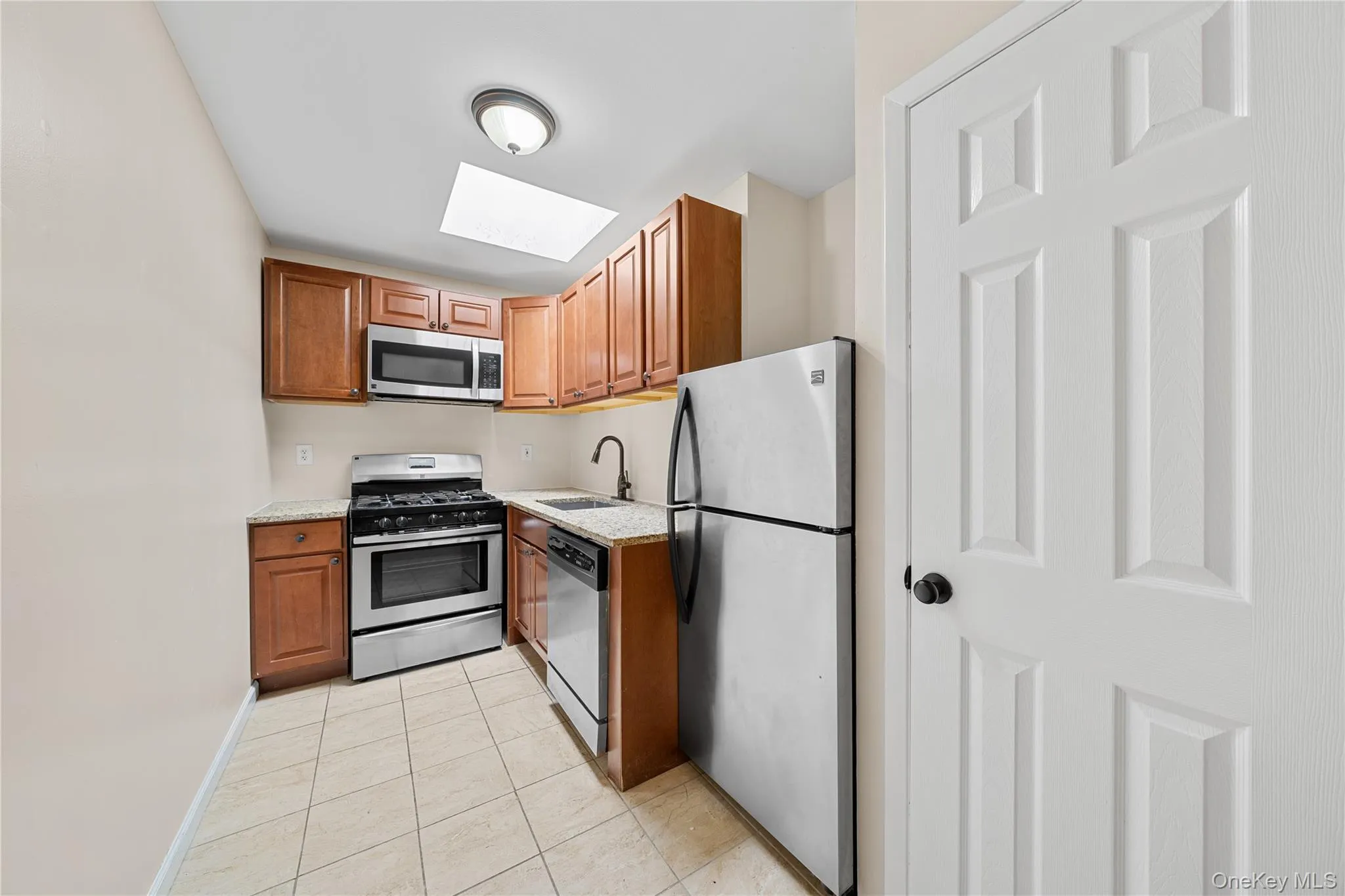 410 Jericho Turnpike, North Hempstead, NY, 2 Bedrooms Bedrooms, 5 Rooms Rooms,1 BathroomBathrooms,Residential Lease,For Rent,Jericho,0,980901 410 Jericho Turnpike, North Hempstead, NY, 2 Bedrooms Bedrooms, 5 Rooms Rooms,1 BathroomBathrooms,Residential Lease,For Rent,Jericho,0,980901