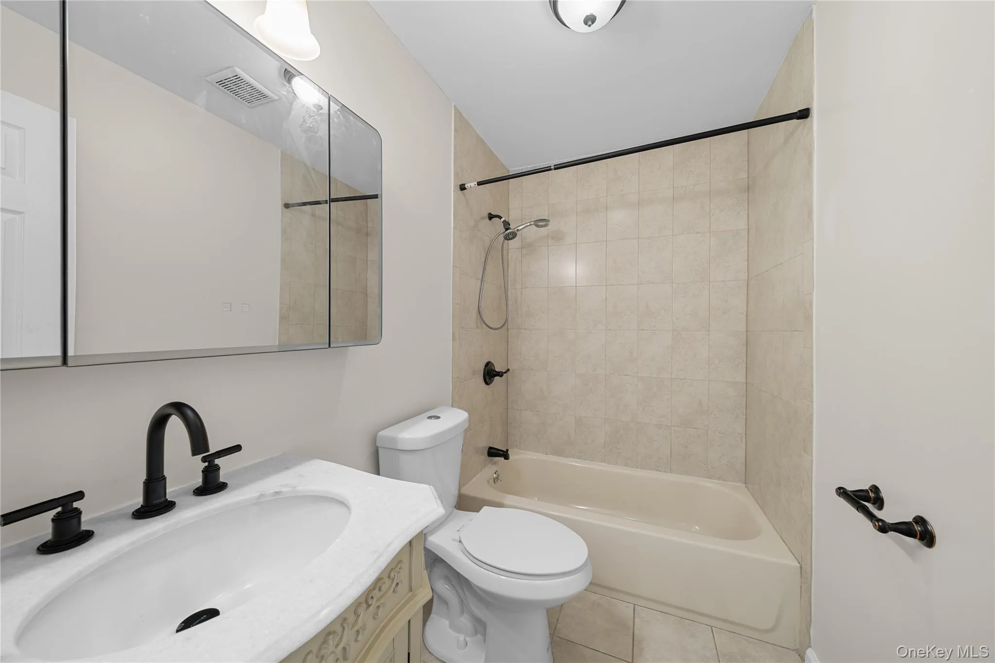 410 Jericho Turnpike, North Hempstead, NY, 2 Bedrooms Bedrooms, 5 Rooms Rooms,1 BathroomBathrooms,Residential Lease,For Rent,Jericho,0,980901 410 Jericho Turnpike, North Hempstead, NY, 2 Bedrooms Bedrooms, 5 Rooms Rooms,1 BathroomBathrooms,Residential Lease,For Rent,Jericho,0,980901