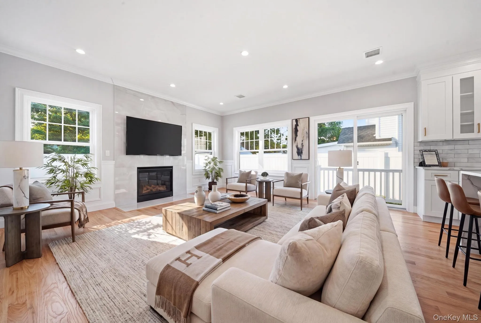Staged - Gas Fireplace Staged - Gas Fireplace