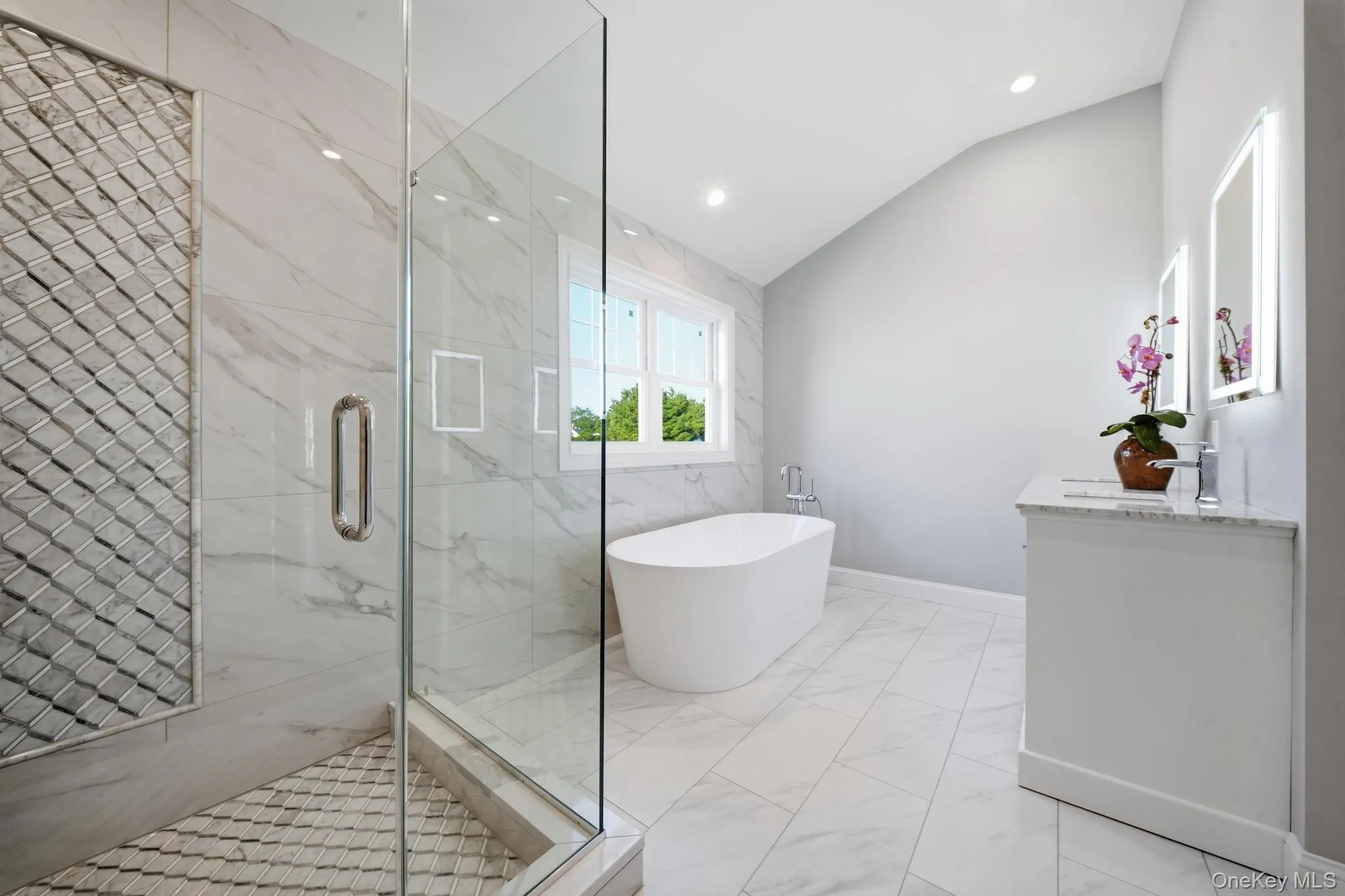 Soaking tub Soaking tub
