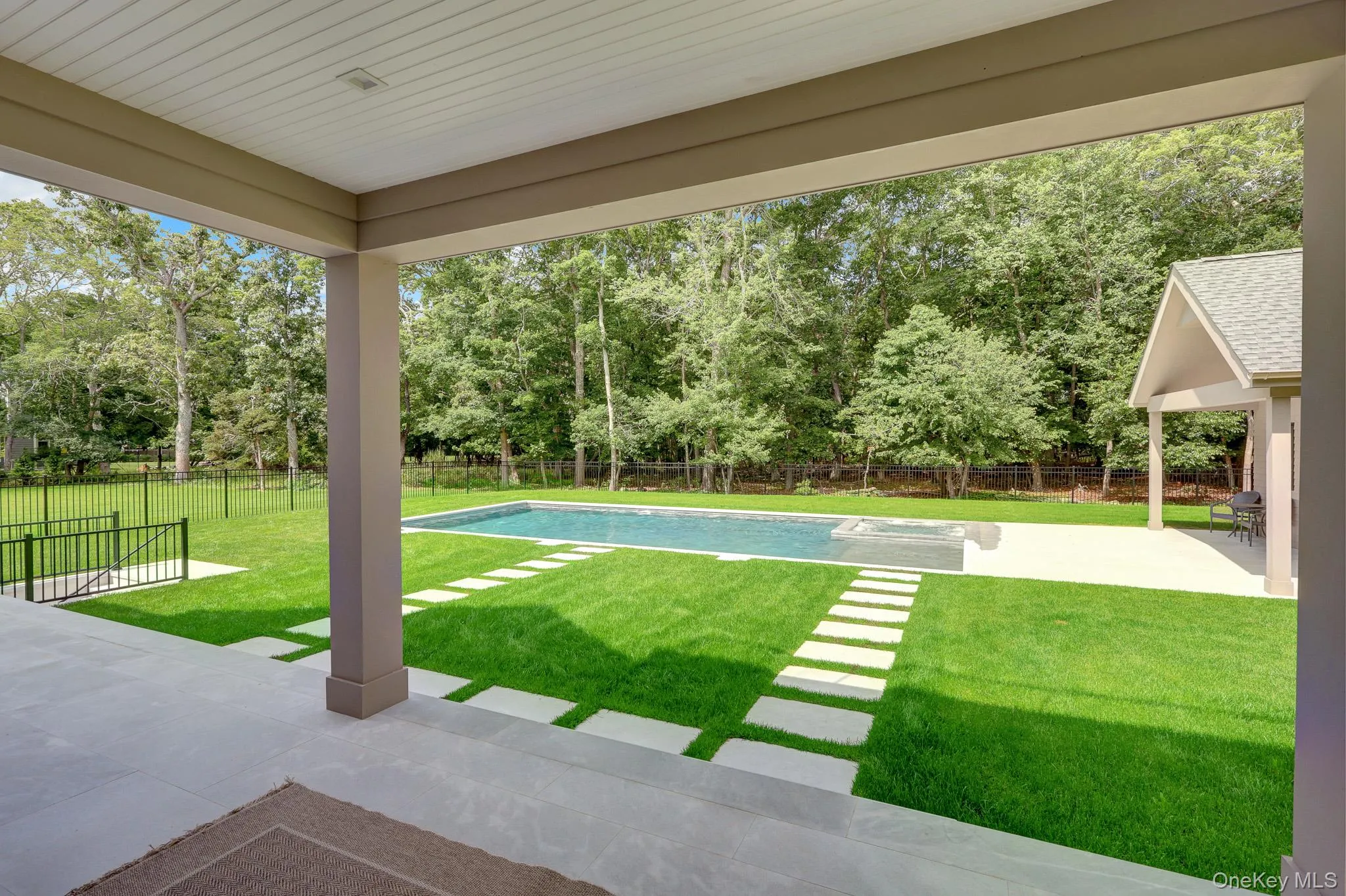69 Jagger Lane, Southampton, New York 11977