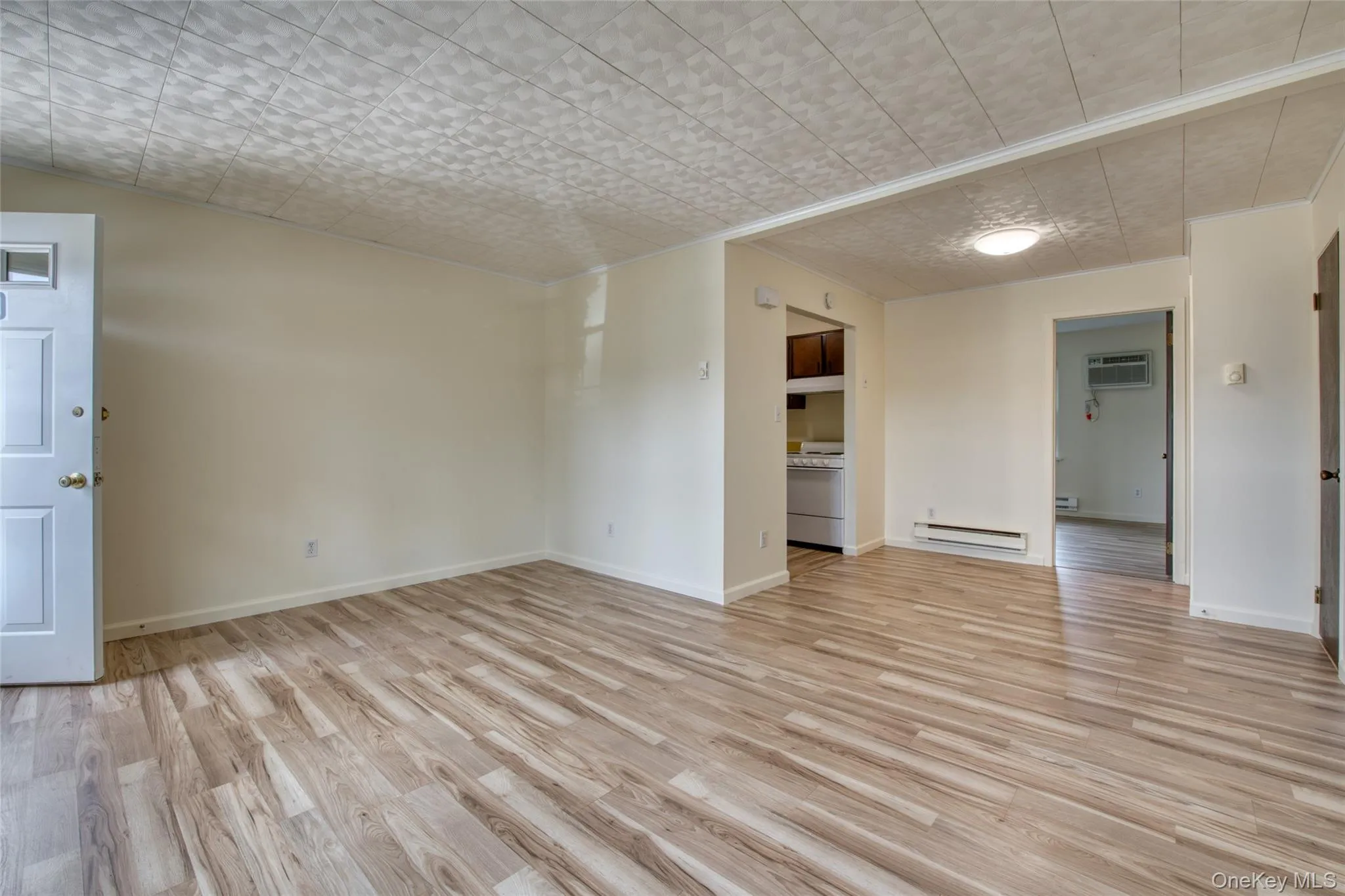 living/dining room living/dining room