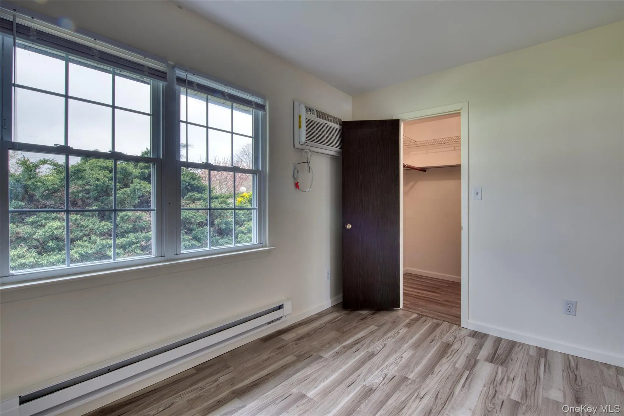 walk-in closet walk-in closet