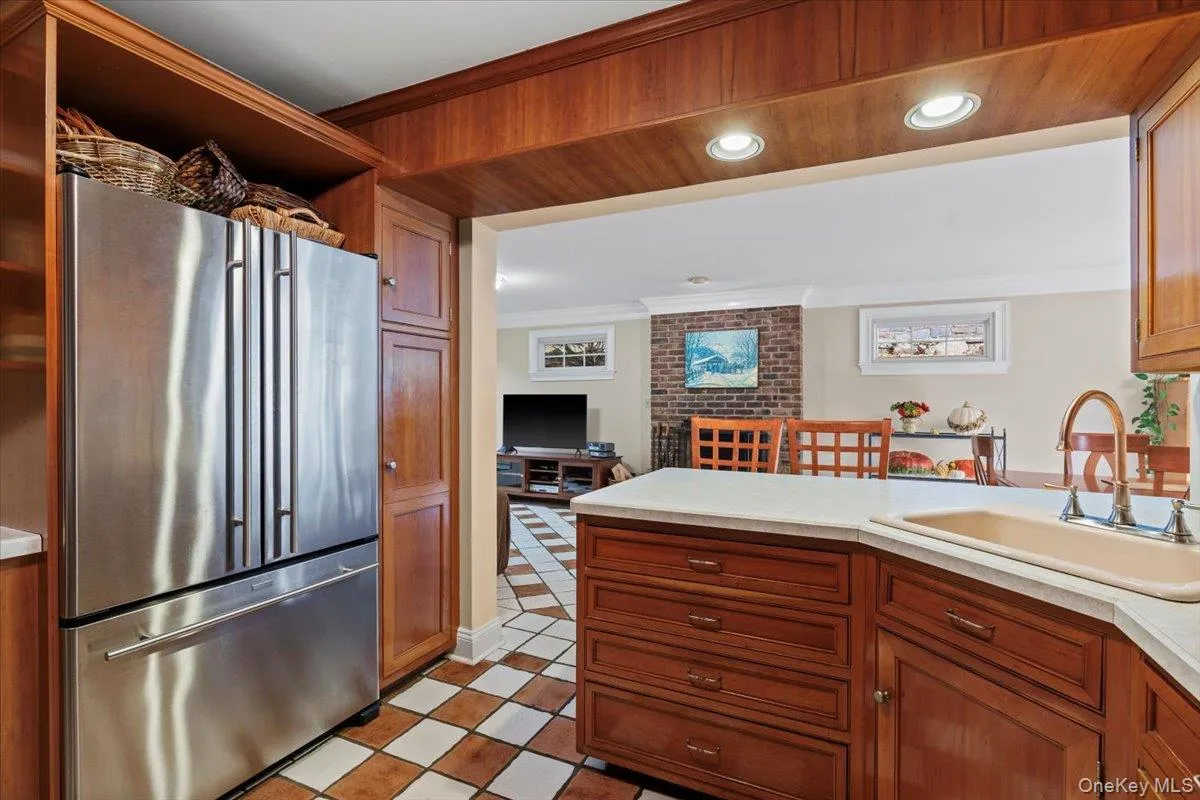This is the heart of the home: you can cook, your guests and can enjoy appetizers by the fire. This is the heart of the home: you can cook, your guests and can enjoy appetizers by the fire.