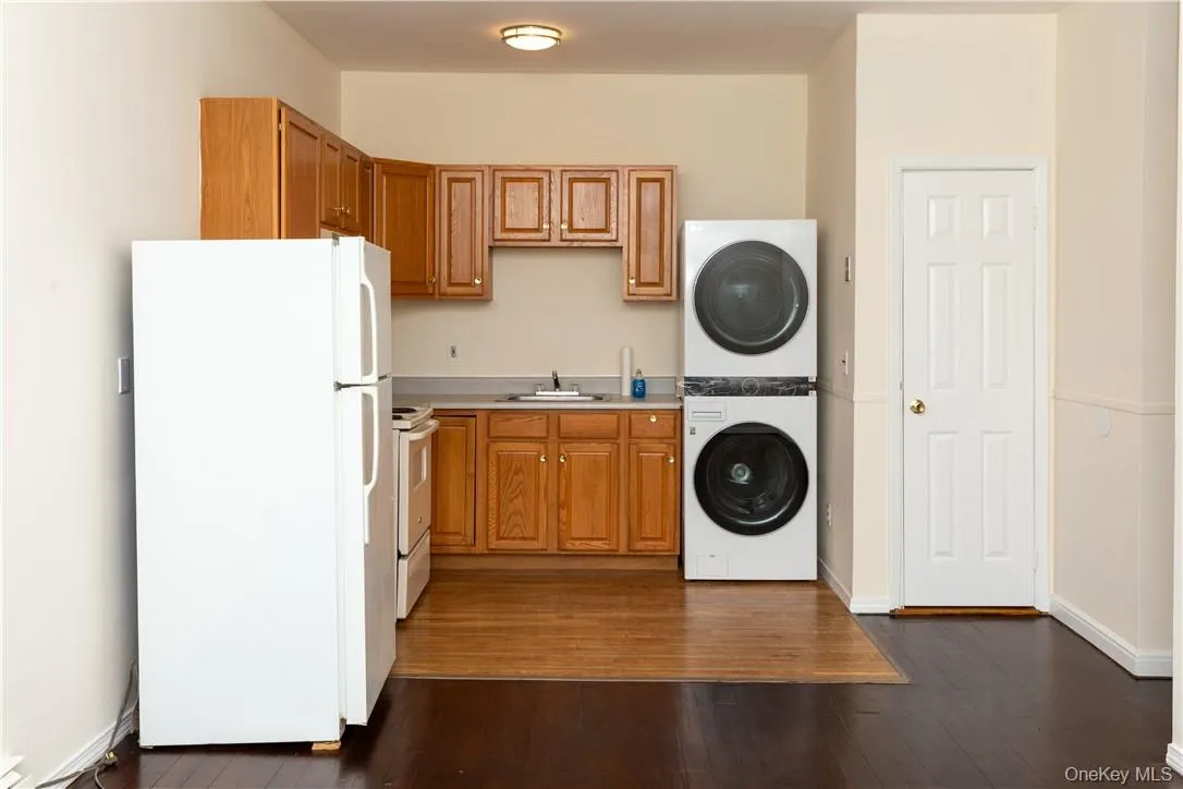 ... and kitchen with room for a dining table. ... and kitchen with room for a dining table.