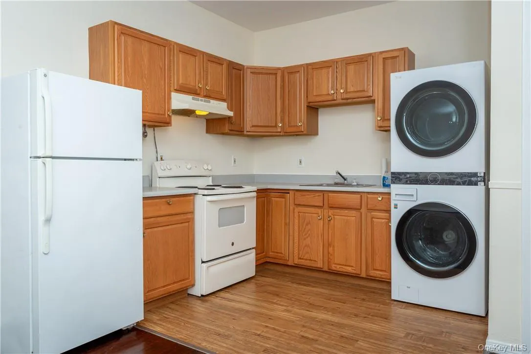 Good cabinetry and storage space. Good cabinetry and storage space.