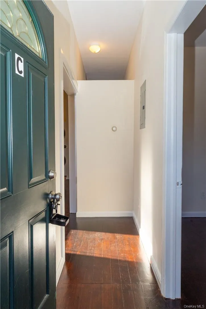 The layout consists of an entry hallway. First bedroom on the right. The layout consists of an entry hallway. First bedroom on the right.