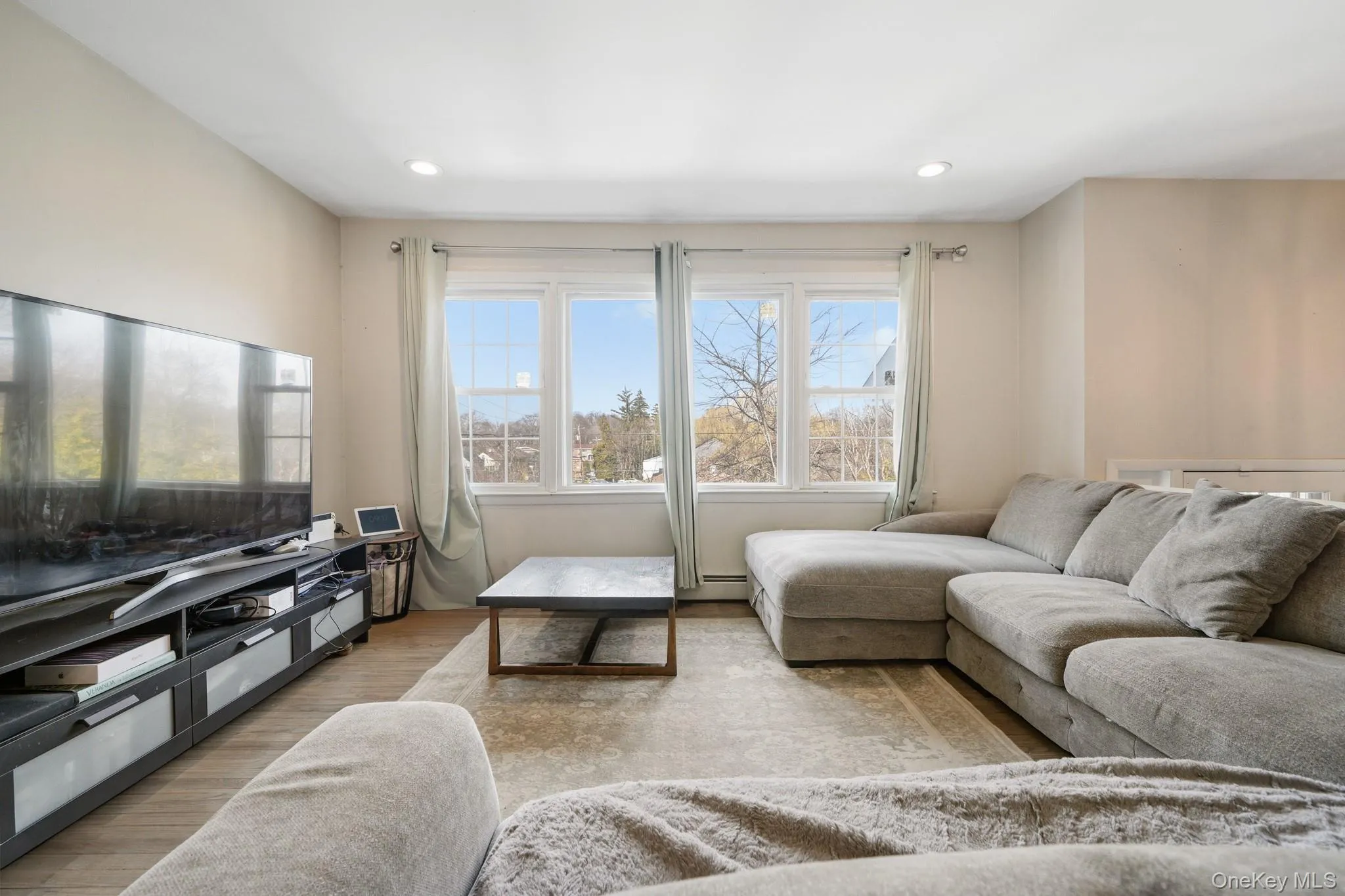 14 Dickinson Avenue, Clarkstown, NY, 4 Bedrooms Bedrooms, 10 Rooms Rooms,2 BathroomsBathrooms,Residential Sale,For Rent,Dickinson,0,980982 14 Dickinson Avenue, Clarkstown, NY, 4 Bedrooms Bedrooms, 10 Rooms Rooms,2 BathroomsBathrooms,Residential Sale,For Rent,Dickinson,0,980982
