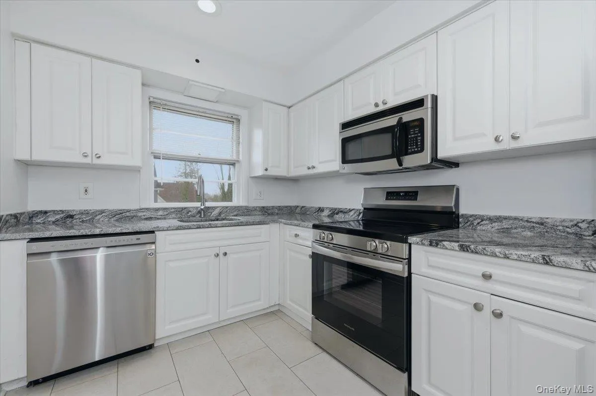 98 Nassau Road, Huntington, NY, 3 Bedrooms Bedrooms, 6 Rooms Rooms,1 BathroomBathrooms,Residential Lease,For Rent,Nassau,0,981047 98 Nassau Road, Huntington, NY, 3 Bedrooms Bedrooms, 6 Rooms Rooms,1 BathroomBathrooms,Residential Lease,For Rent,Nassau,0,981047