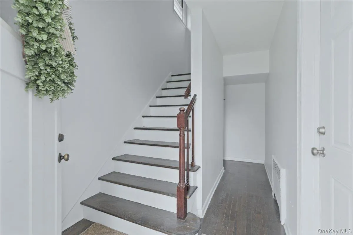 98 Nassau Road, Huntington, NY, 3 Bedrooms Bedrooms, 6 Rooms Rooms,1 BathroomBathrooms,Residential Lease,For Rent,Nassau,0,981047 98 Nassau Road, Huntington, NY, 3 Bedrooms Bedrooms, 6 Rooms Rooms,1 BathroomBathrooms,Residential Lease,For Rent,Nassau,0,981047