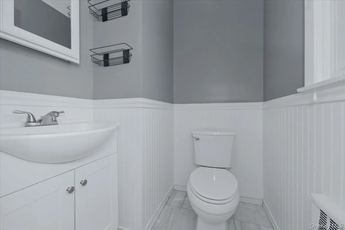 98 Nassau Road, Huntington, NY, 3 Bedrooms Bedrooms, 6 Rooms Rooms,1 BathroomBathrooms,Residential Lease,For Rent,Nassau,0,981047 98 Nassau Road, Huntington, NY, 3 Bedrooms Bedrooms, 6 Rooms Rooms,1 BathroomBathrooms,Residential Lease,For Rent,Nassau,0,981047