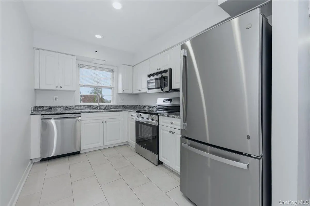 98 Nassau Road, Huntington, NY, 3 Bedrooms Bedrooms, 6 Rooms Rooms,1 BathroomBathrooms,Residential Lease,For Rent,Nassau,0,981047 98 Nassau Road, Huntington, NY, 3 Bedrooms Bedrooms, 6 Rooms Rooms,1 BathroomBathrooms,Residential Lease,For Rent,Nassau,0,981047