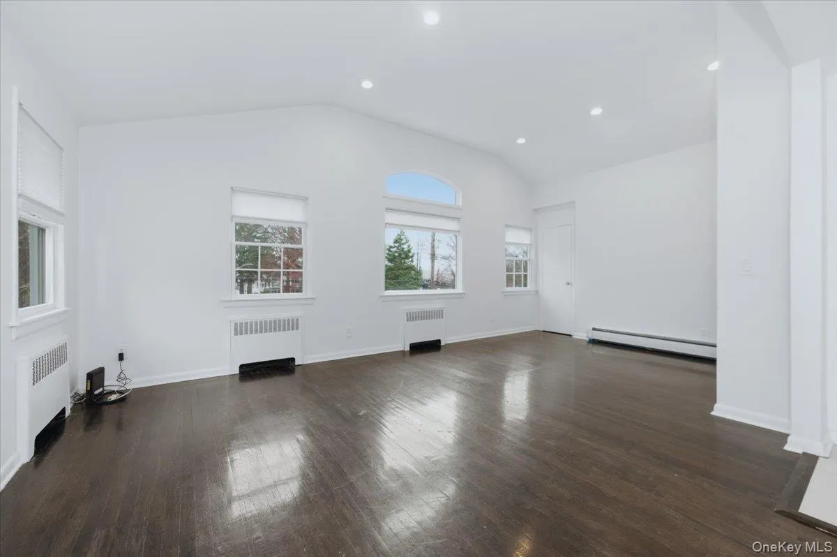 98 Nassau Road, Huntington, NY, 3 Bedrooms Bedrooms, 6 Rooms Rooms,1 BathroomBathrooms,Residential Lease,For Rent,Nassau,0,981047 98 Nassau Road, Huntington, NY, 3 Bedrooms Bedrooms, 6 Rooms Rooms,1 BathroomBathrooms,Residential Lease,For Rent,Nassau,0,981047